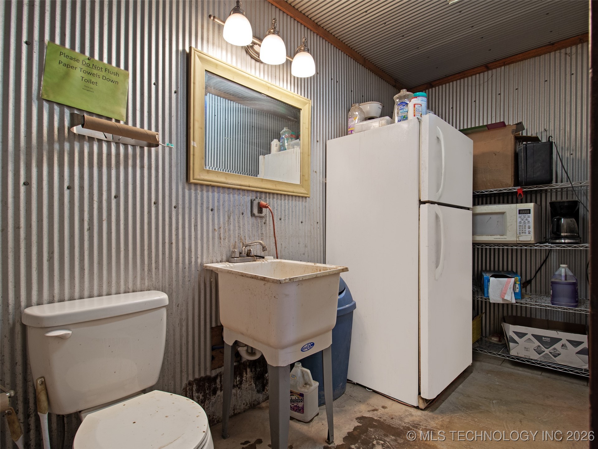 57015 E Highway 59 Property Photo 11