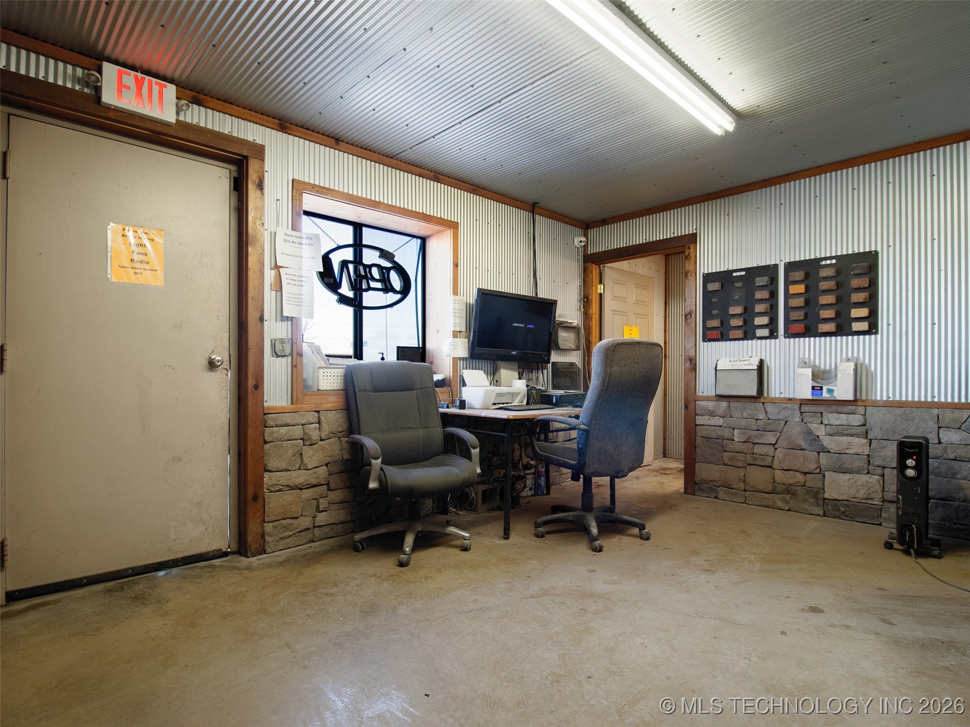 57015 E Highway 59 Property Photo 23