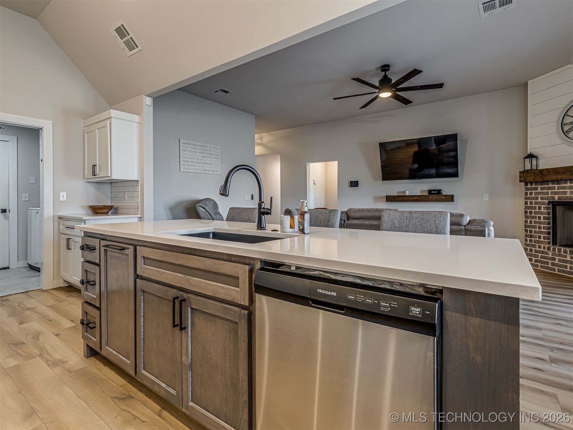 1971 E 154th Street N Property Photo 20