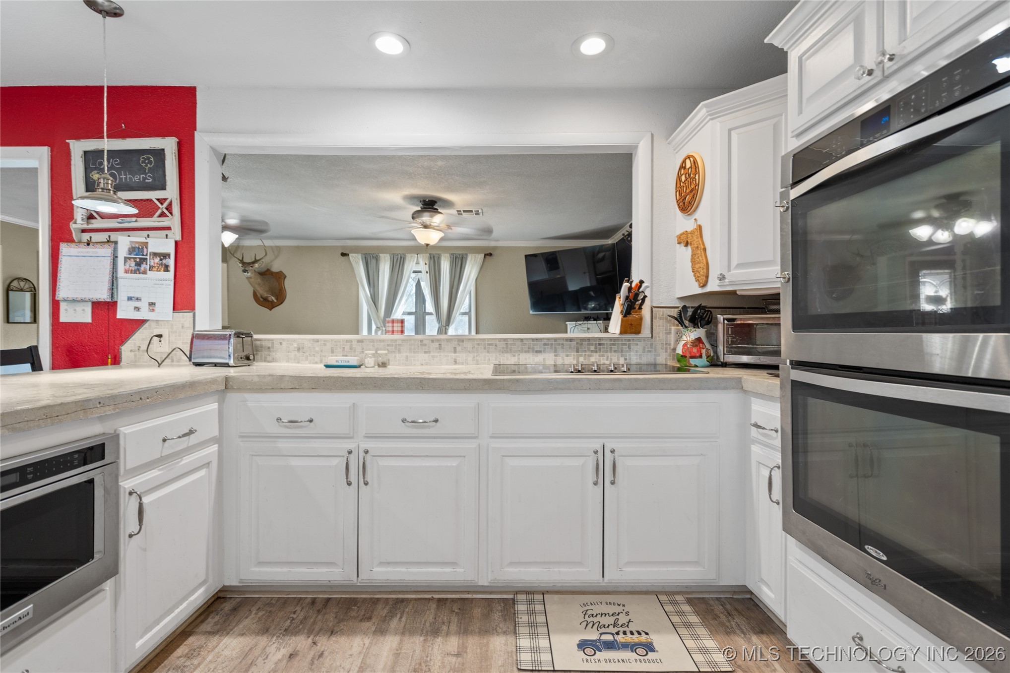 170 Serpentine St Property Photo 8