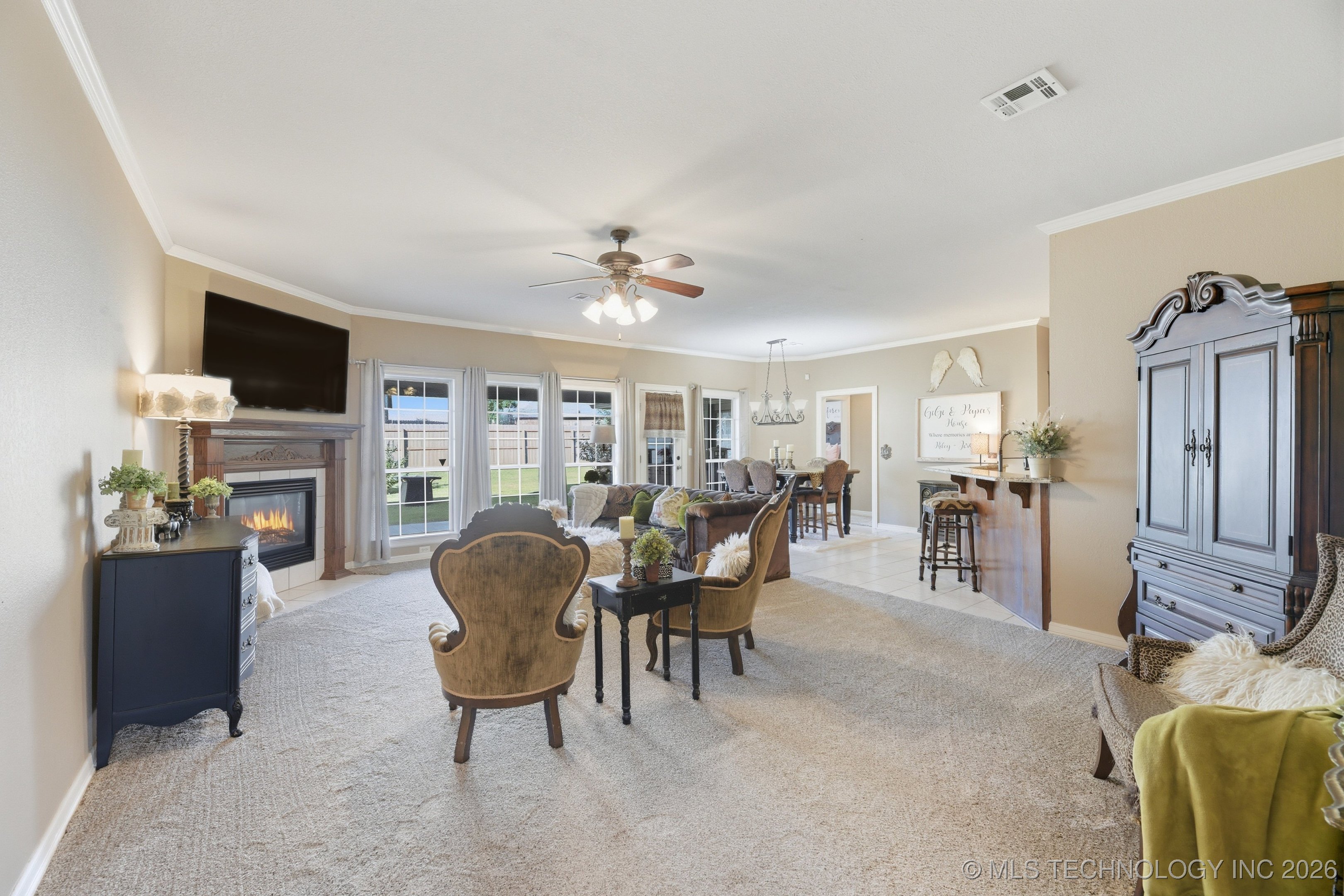 8702 N 140th Terrace Property Photo 5