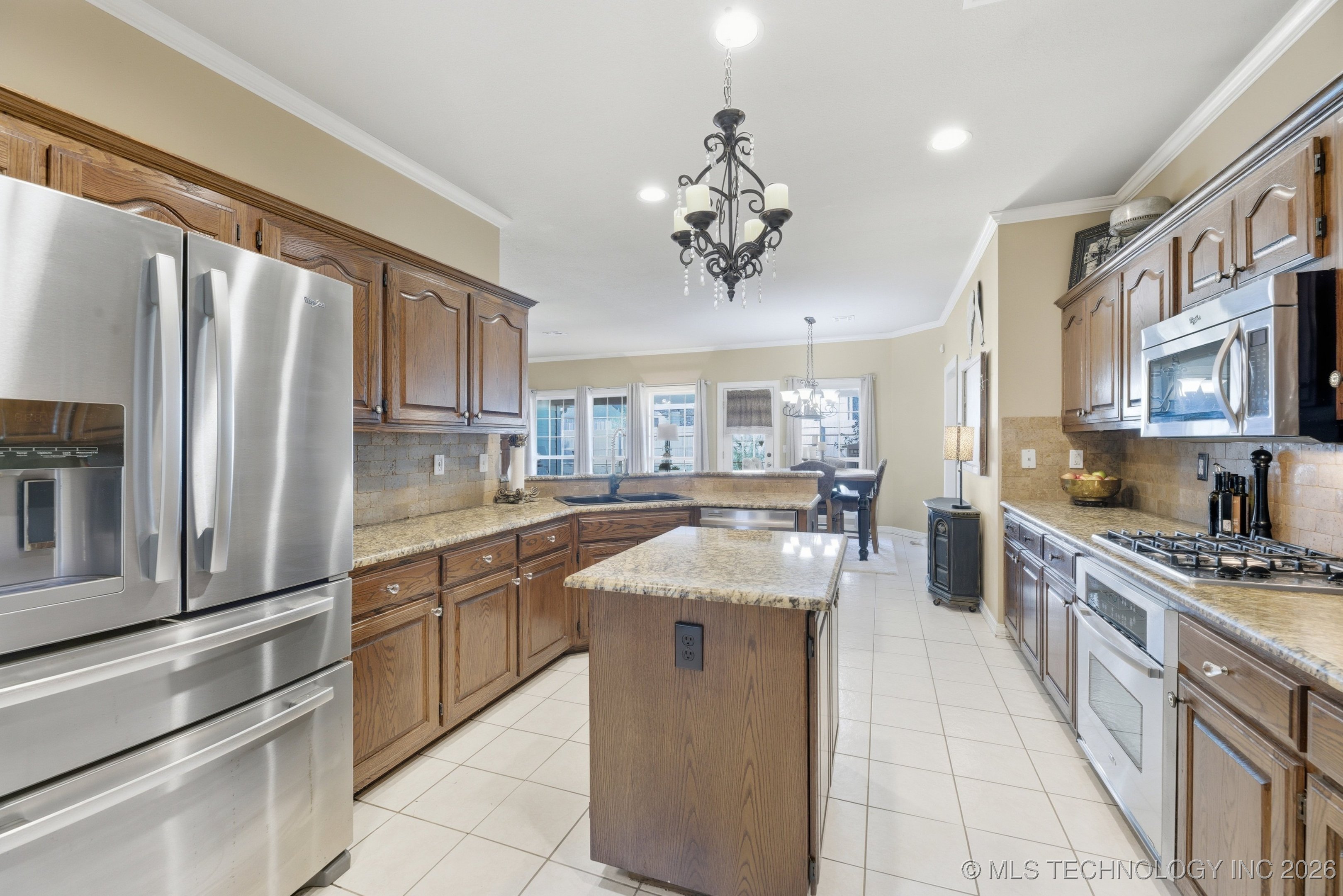 8702 N 140th Terrace Property Photo 9