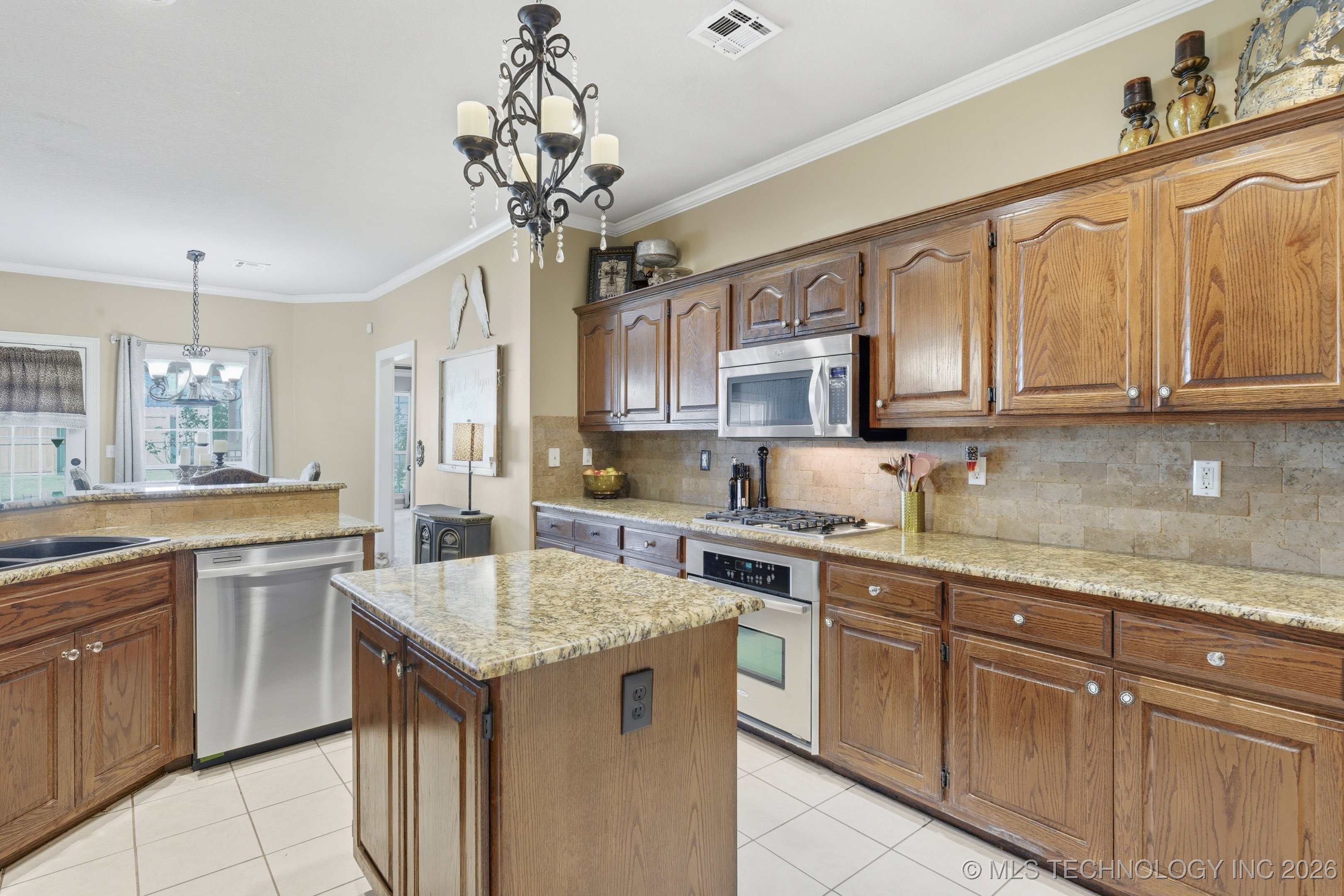 8702 N 140th Terrace Property Photo 10