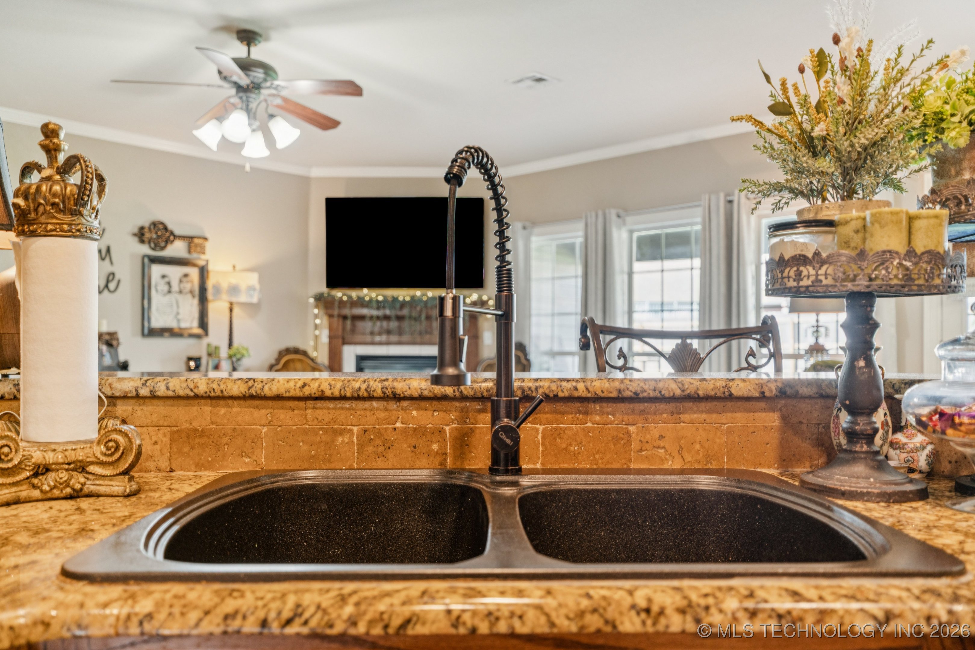 8702 N 140th Terrace Property Photo 11