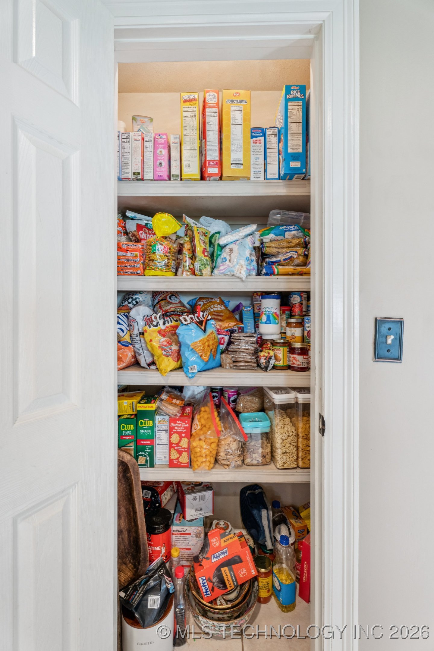 8702 N 140th Terrace Property Photo 12