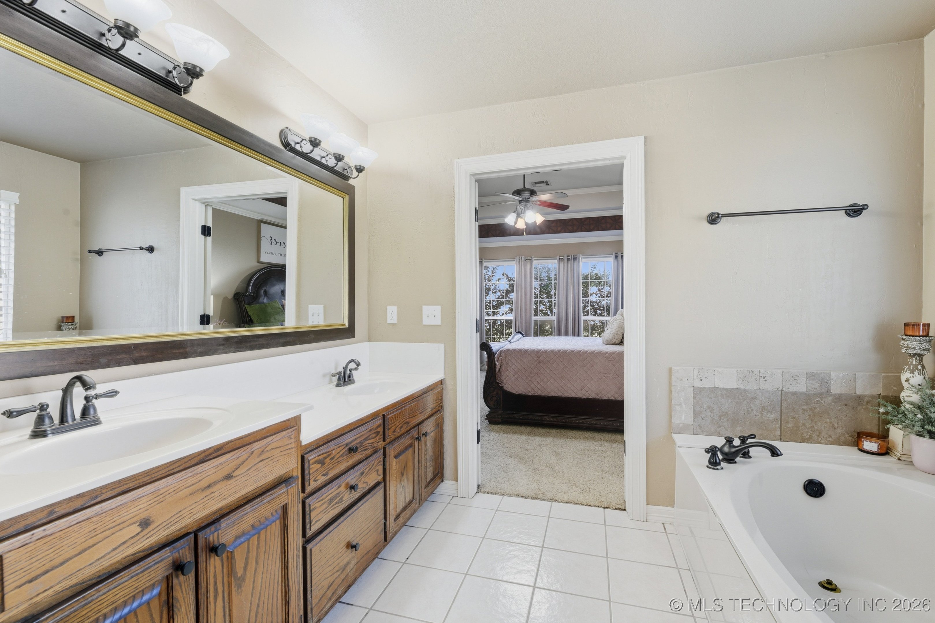 8702 N 140th Terrace Property Photo 17