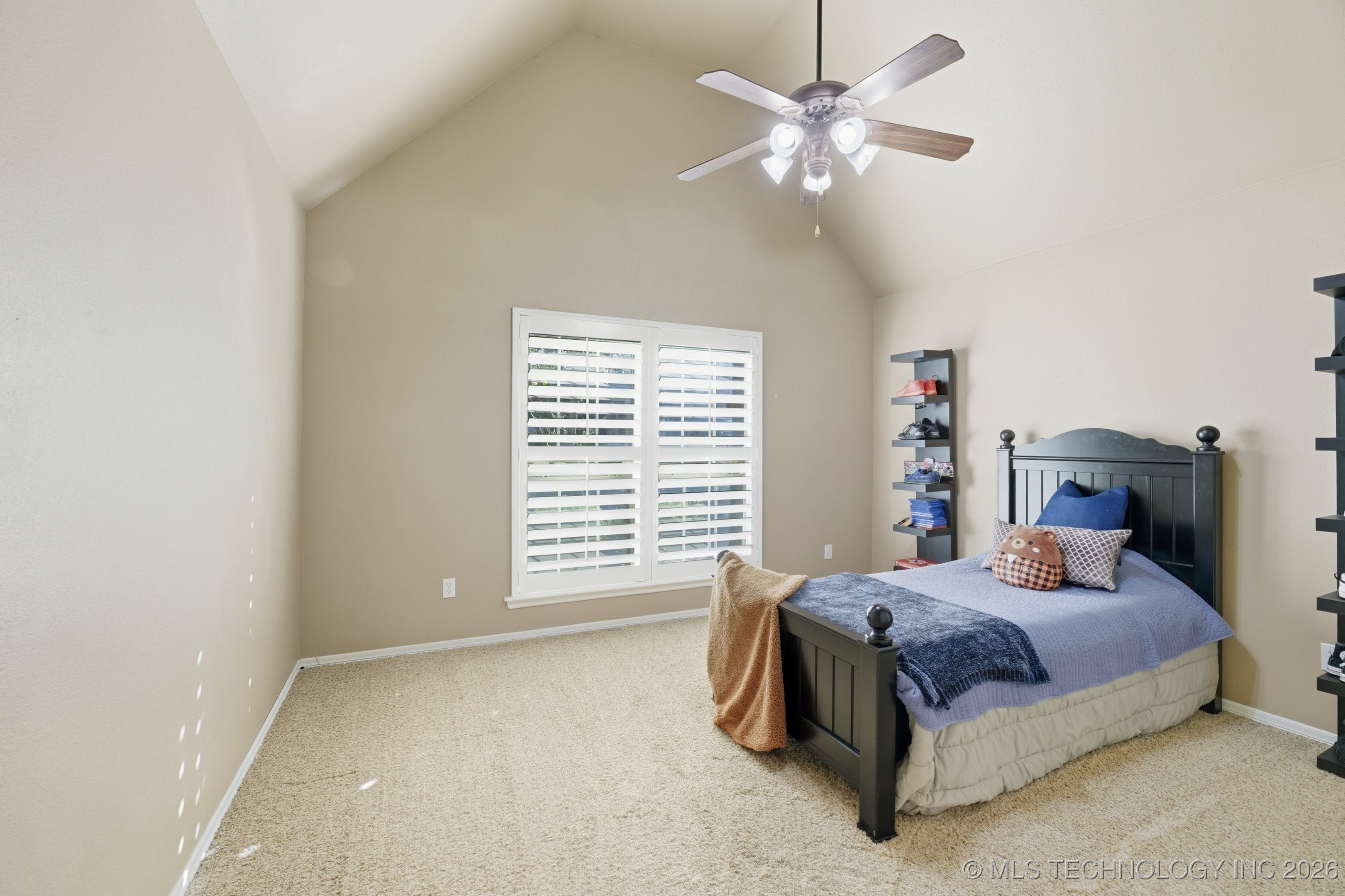 8702 N 140th Terrace Property Photo 22