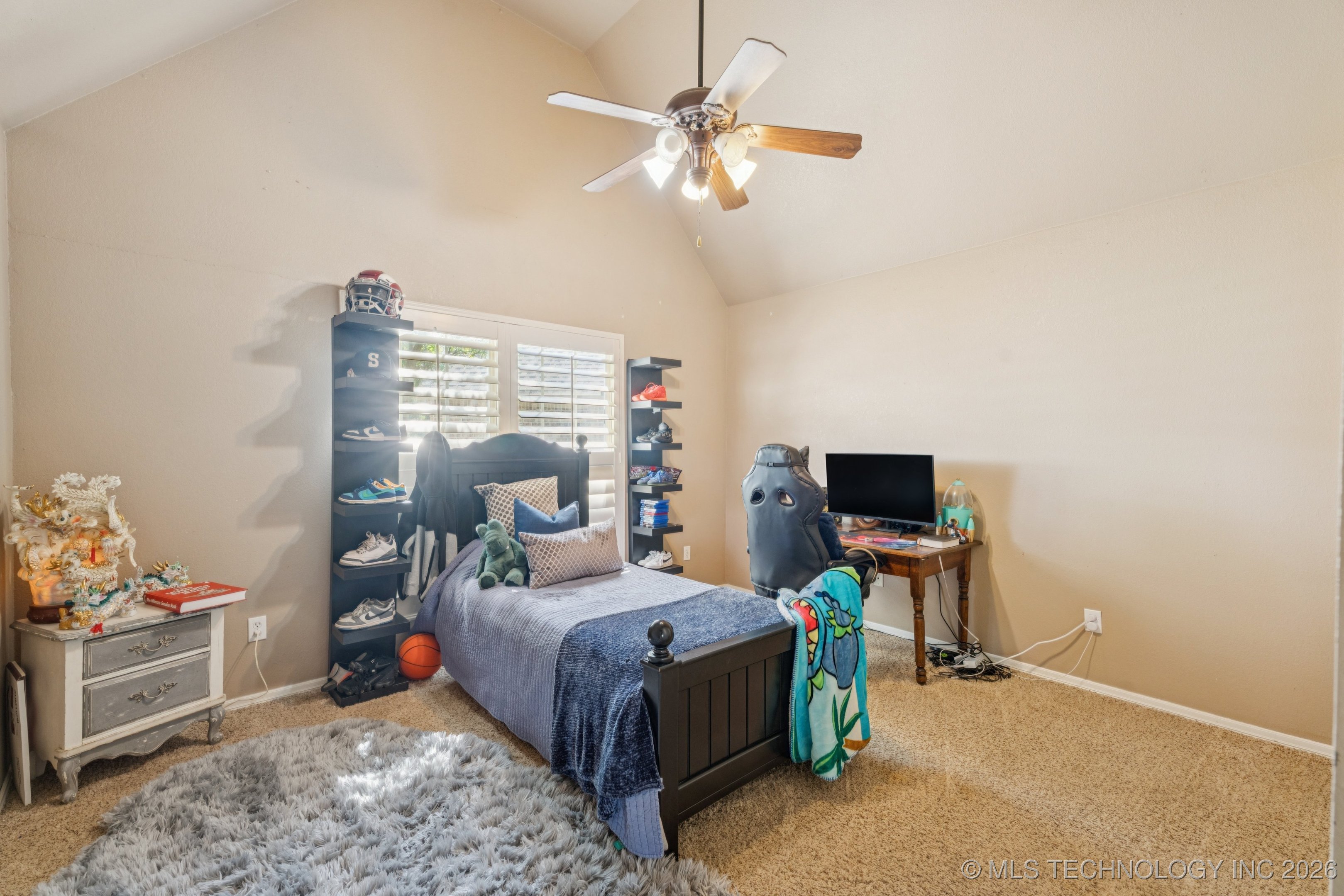 8702 N 140th Terrace Property Photo 23