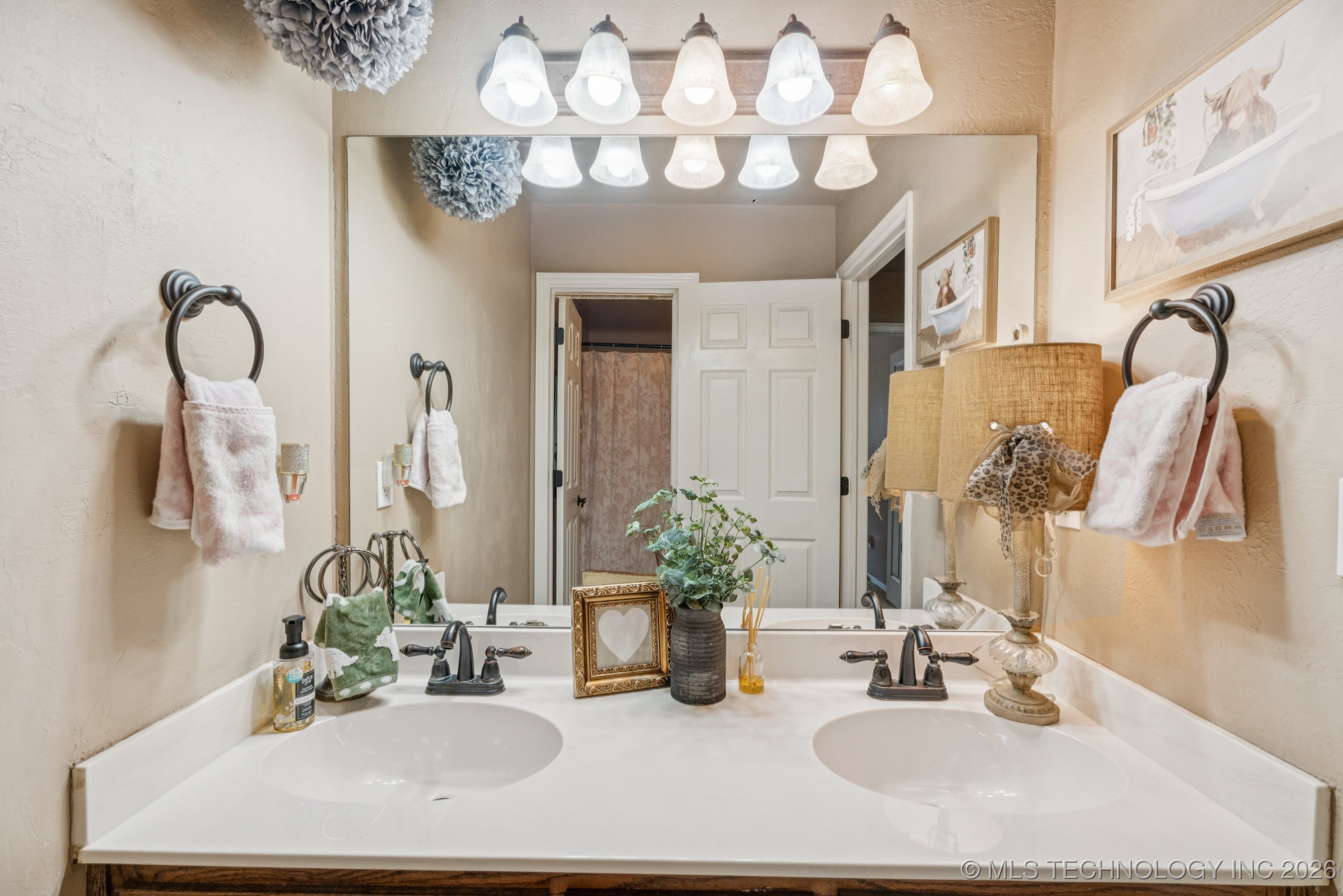 8702 N 140th Terrace Property Photo 24