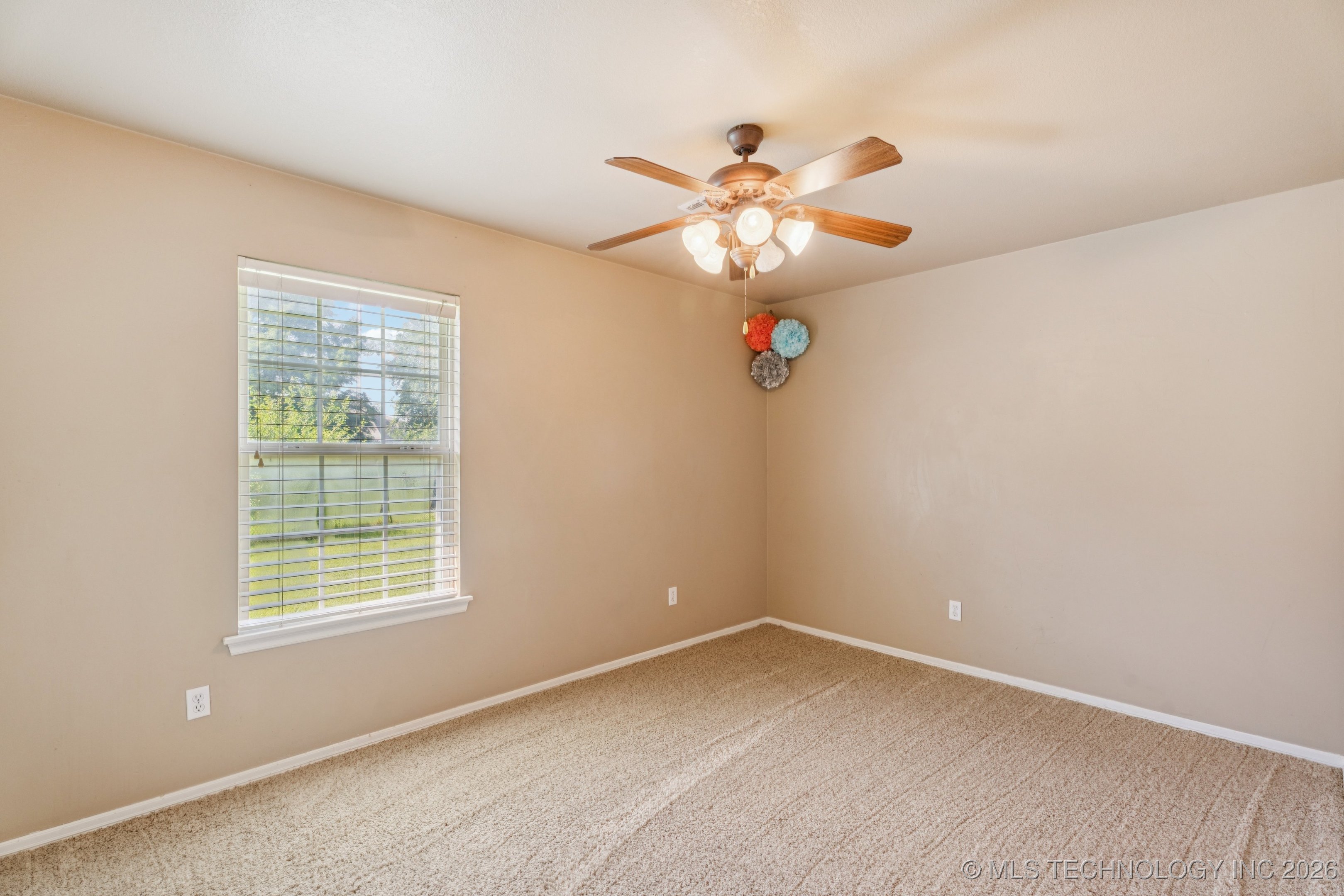 8702 N 140th Terrace Property Photo 26