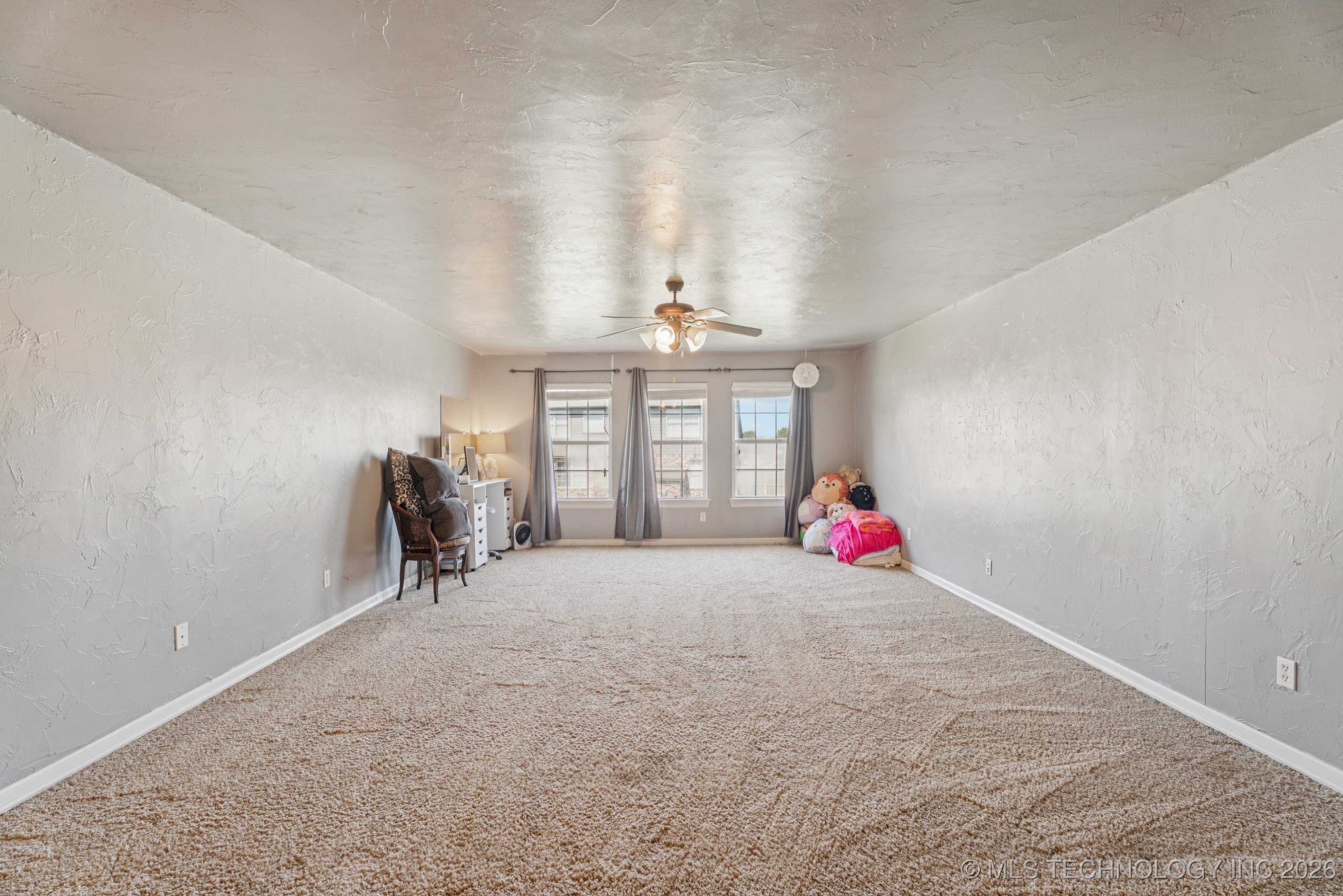 8702 N 140th Terrace Property Photo 28