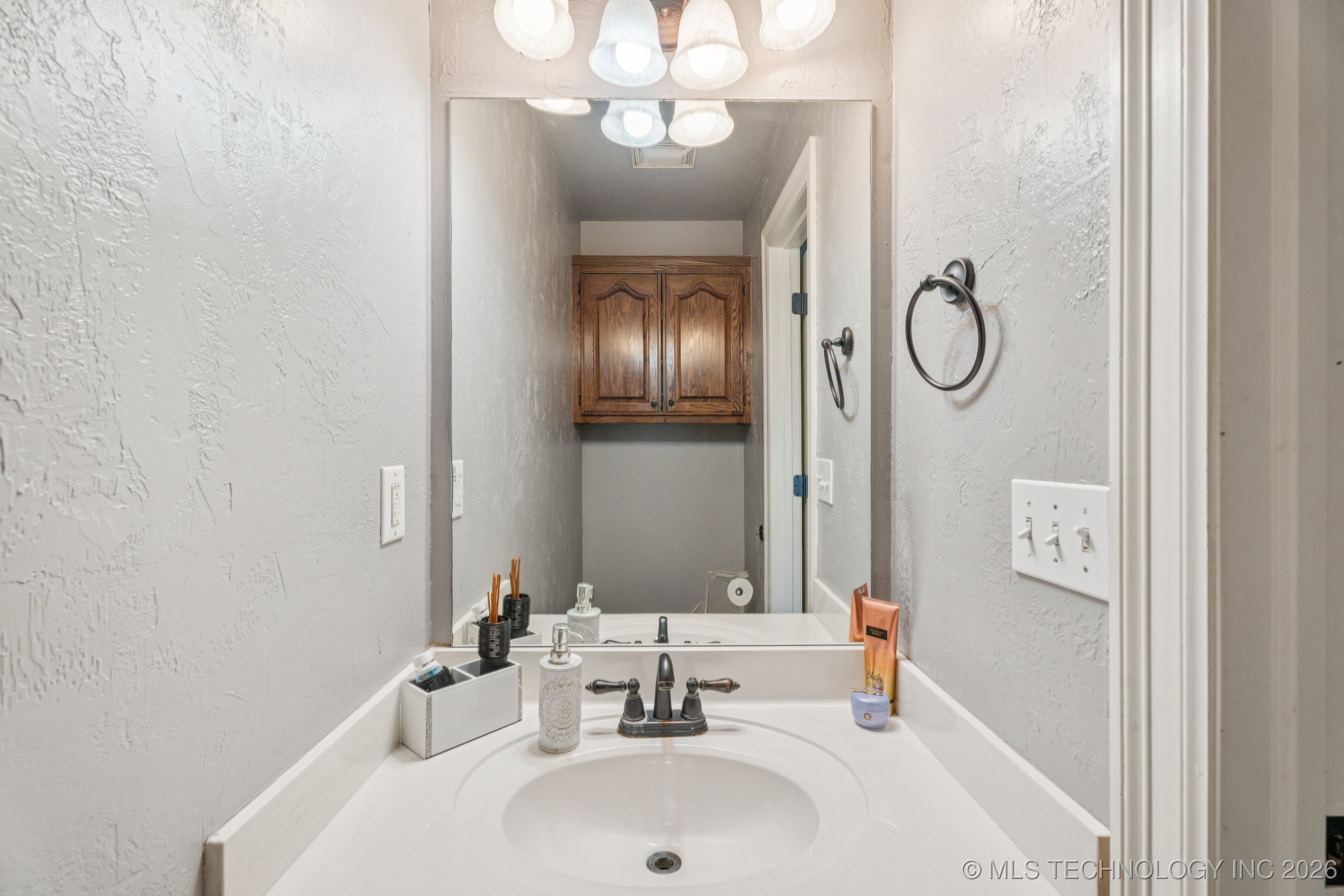 8702 N 140th Terrace Property Photo 30