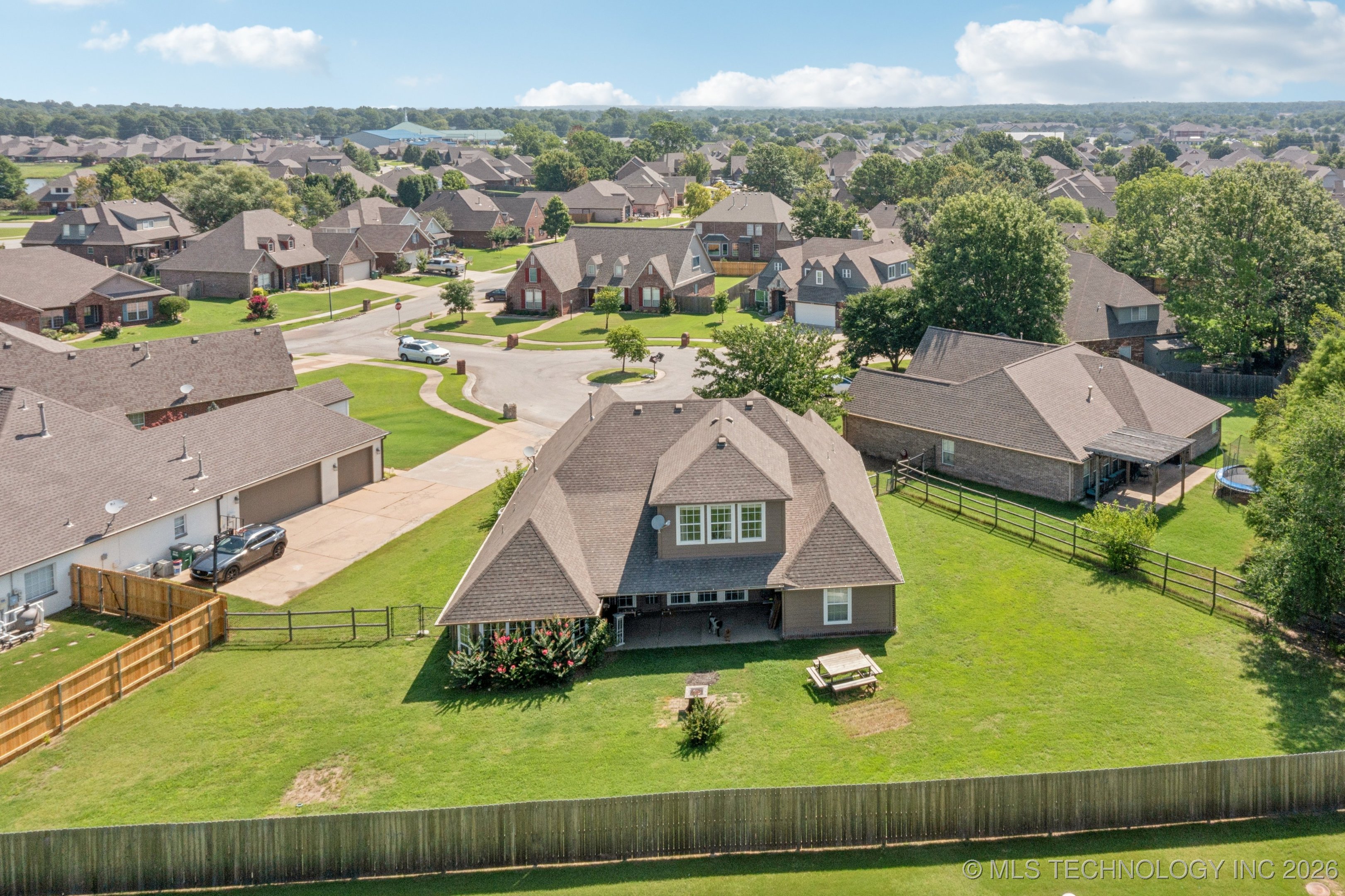 8702 N 140th Terrace Property Photo 35