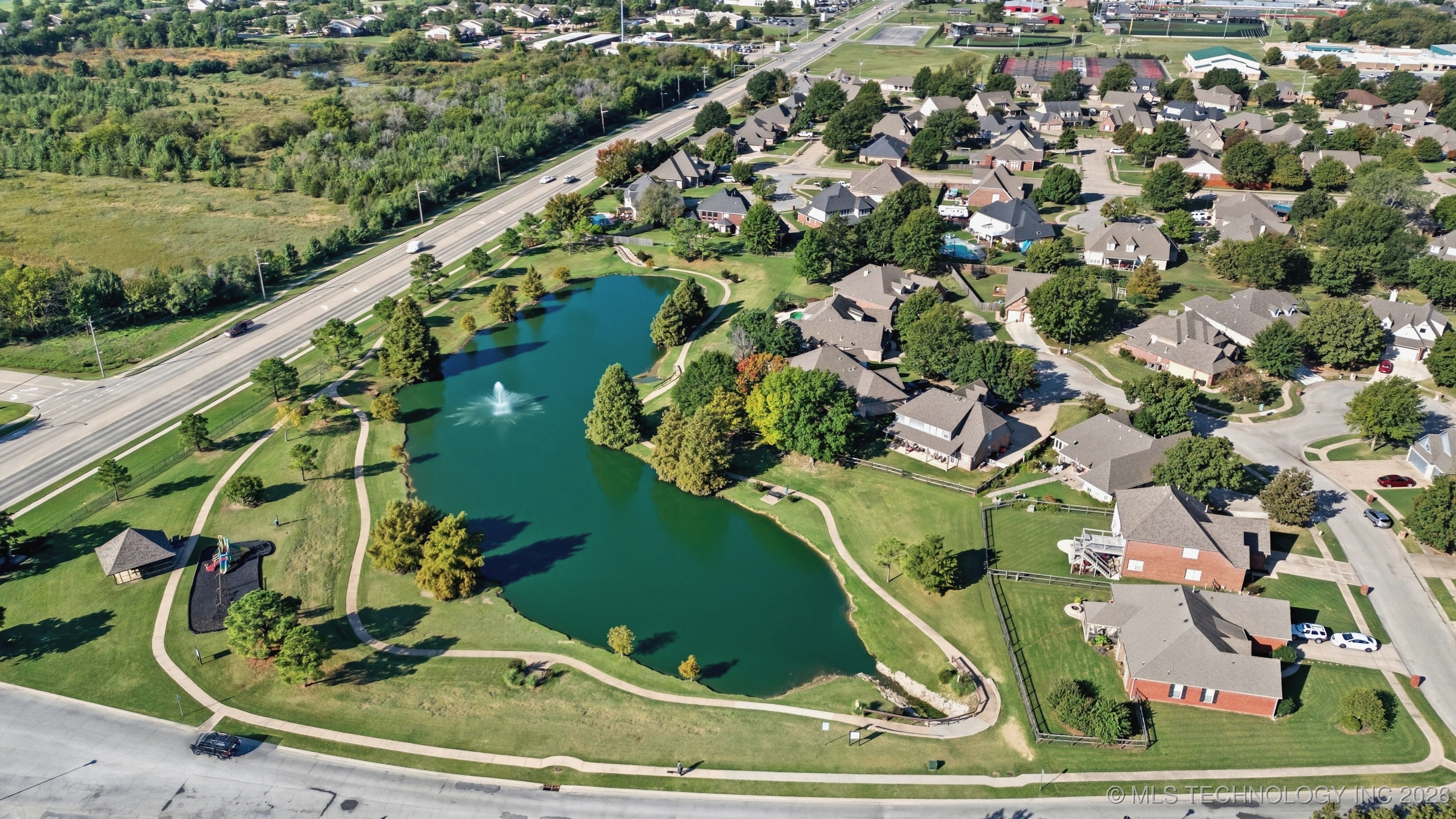 8702 N 140th Terrace Property Photo 38