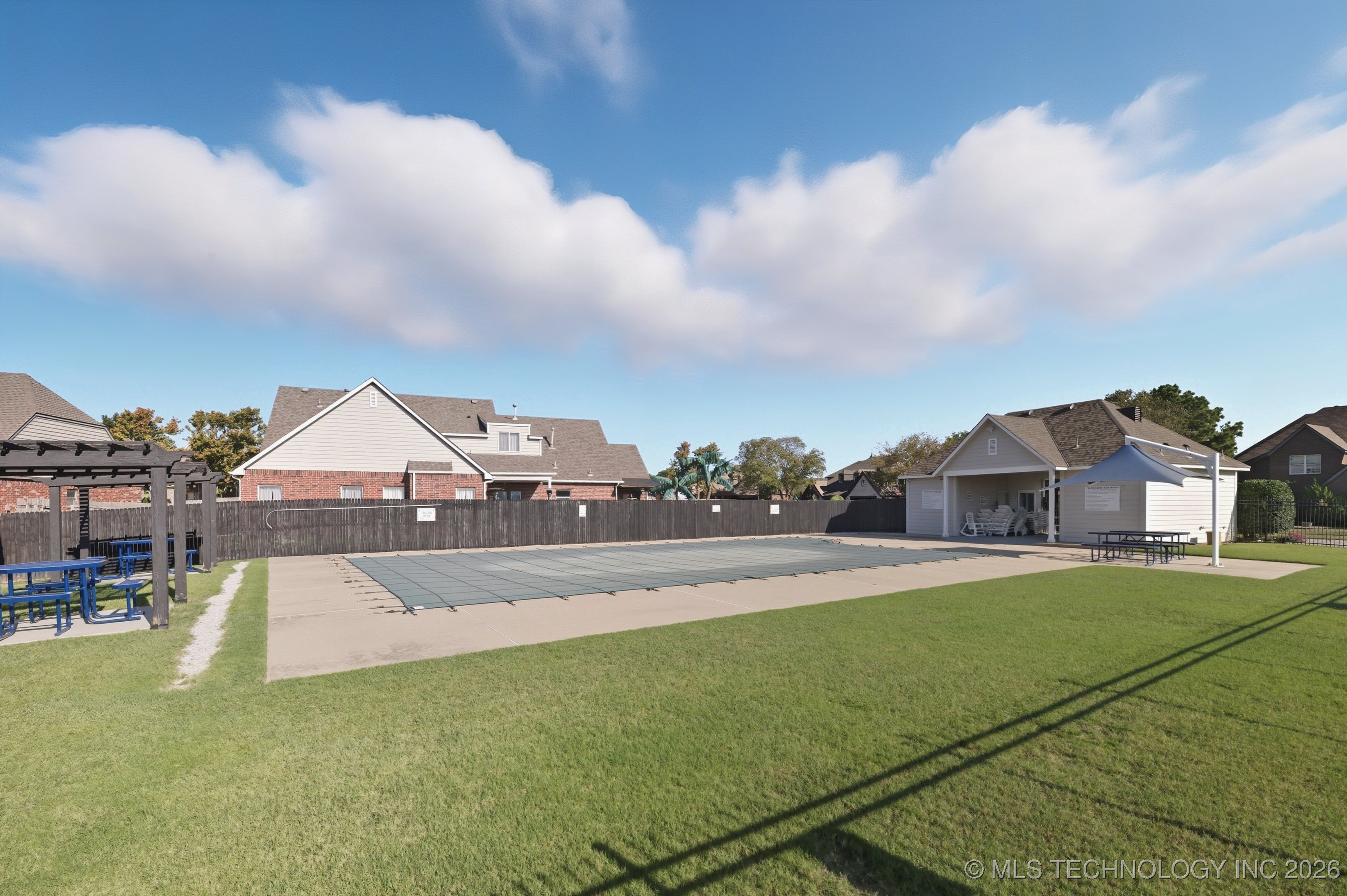 8702 N 140th Terrace Property Photo 40