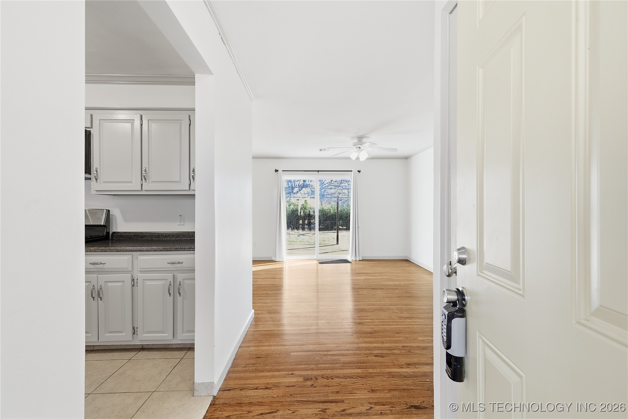 3527 S Jamestown Avenue Property Photo 4