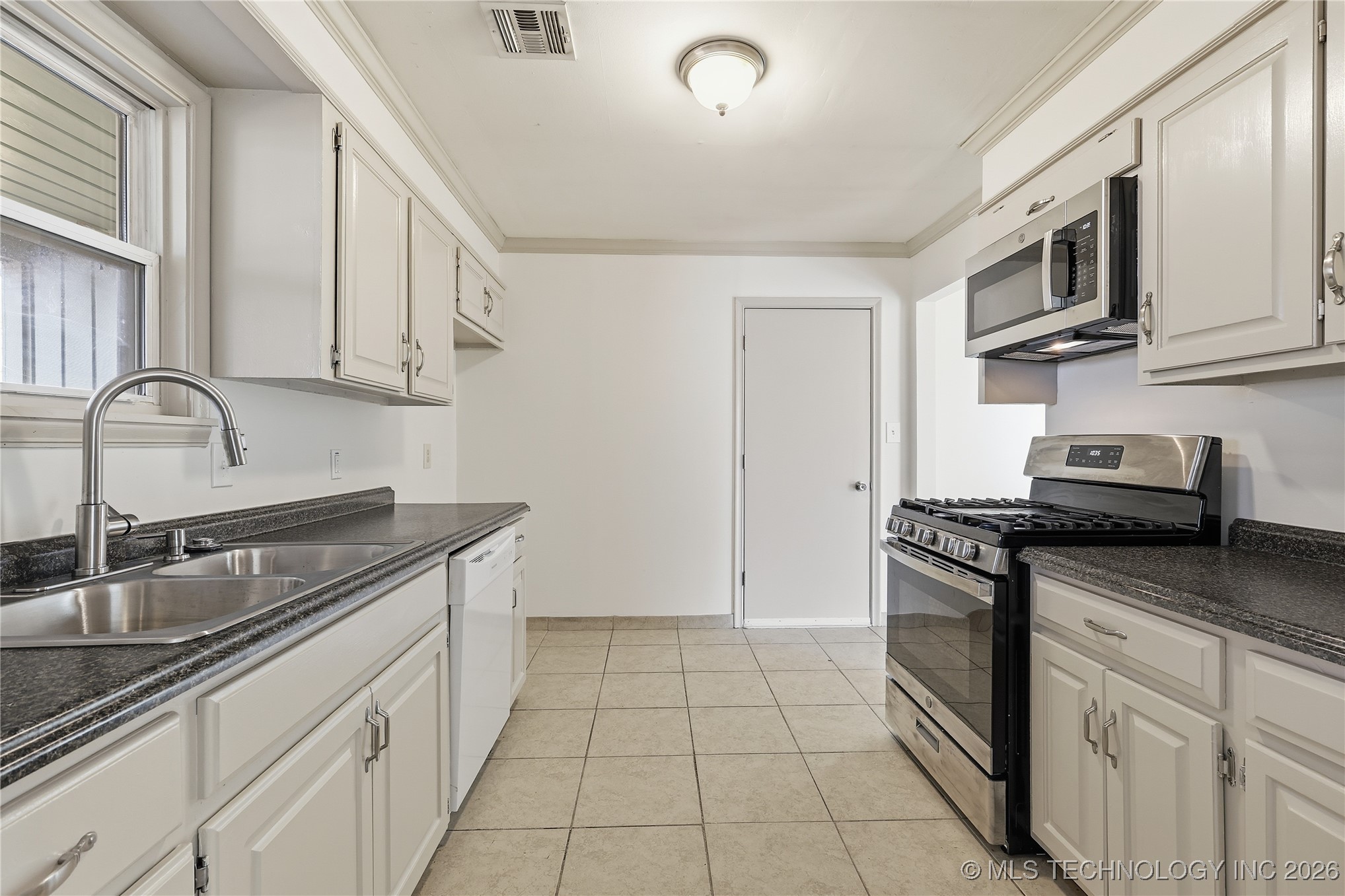 3527 S Jamestown Avenue Property Photo 7