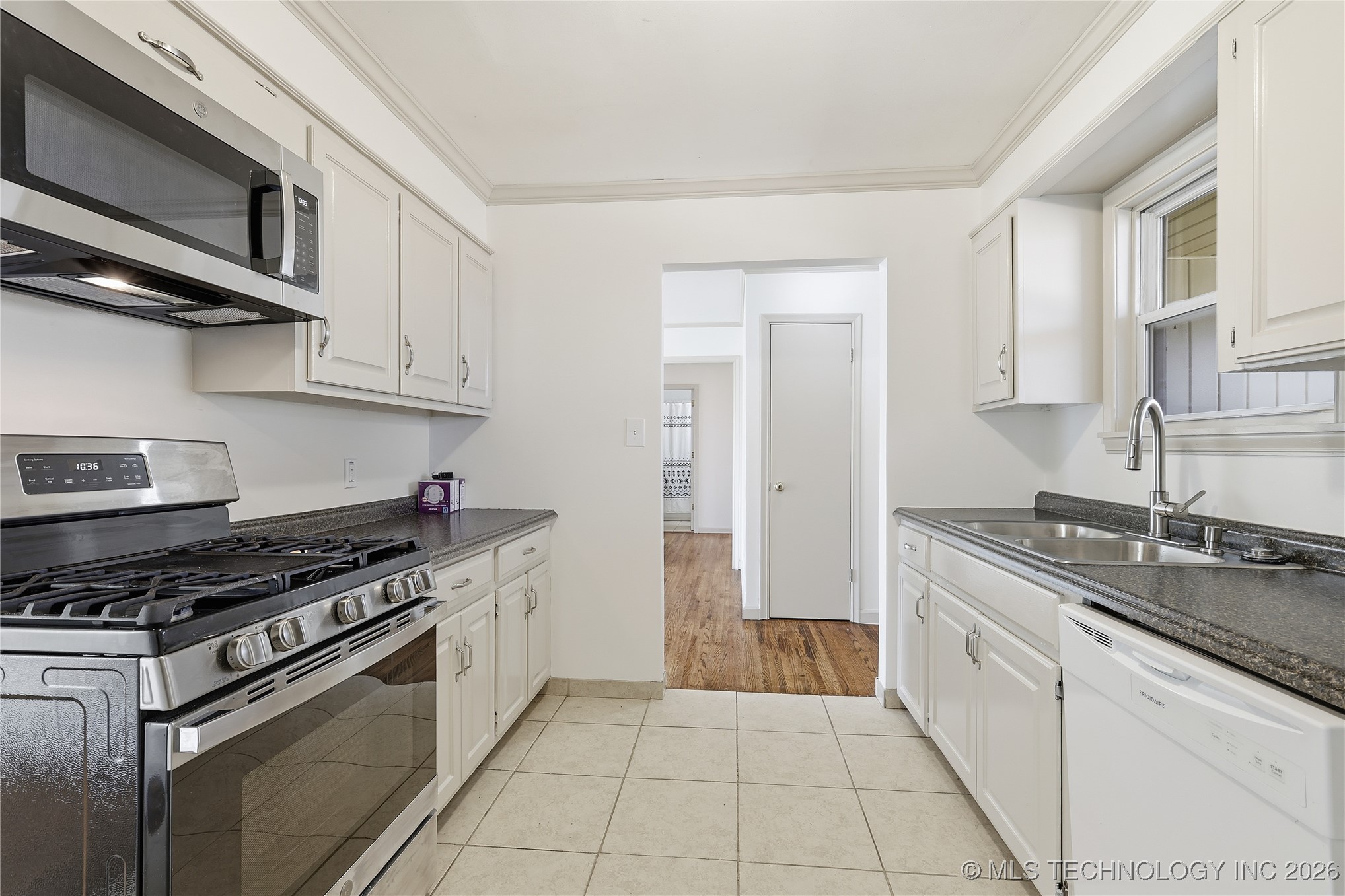 3527 S Jamestown Avenue Property Photo 8