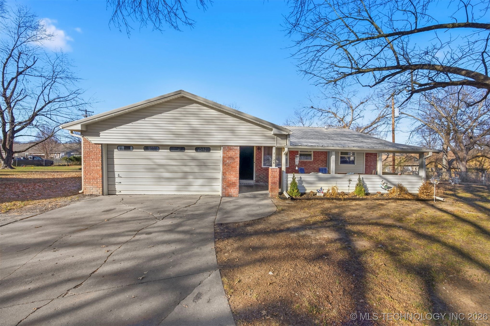 1126 W 16th Place Property Photo 1