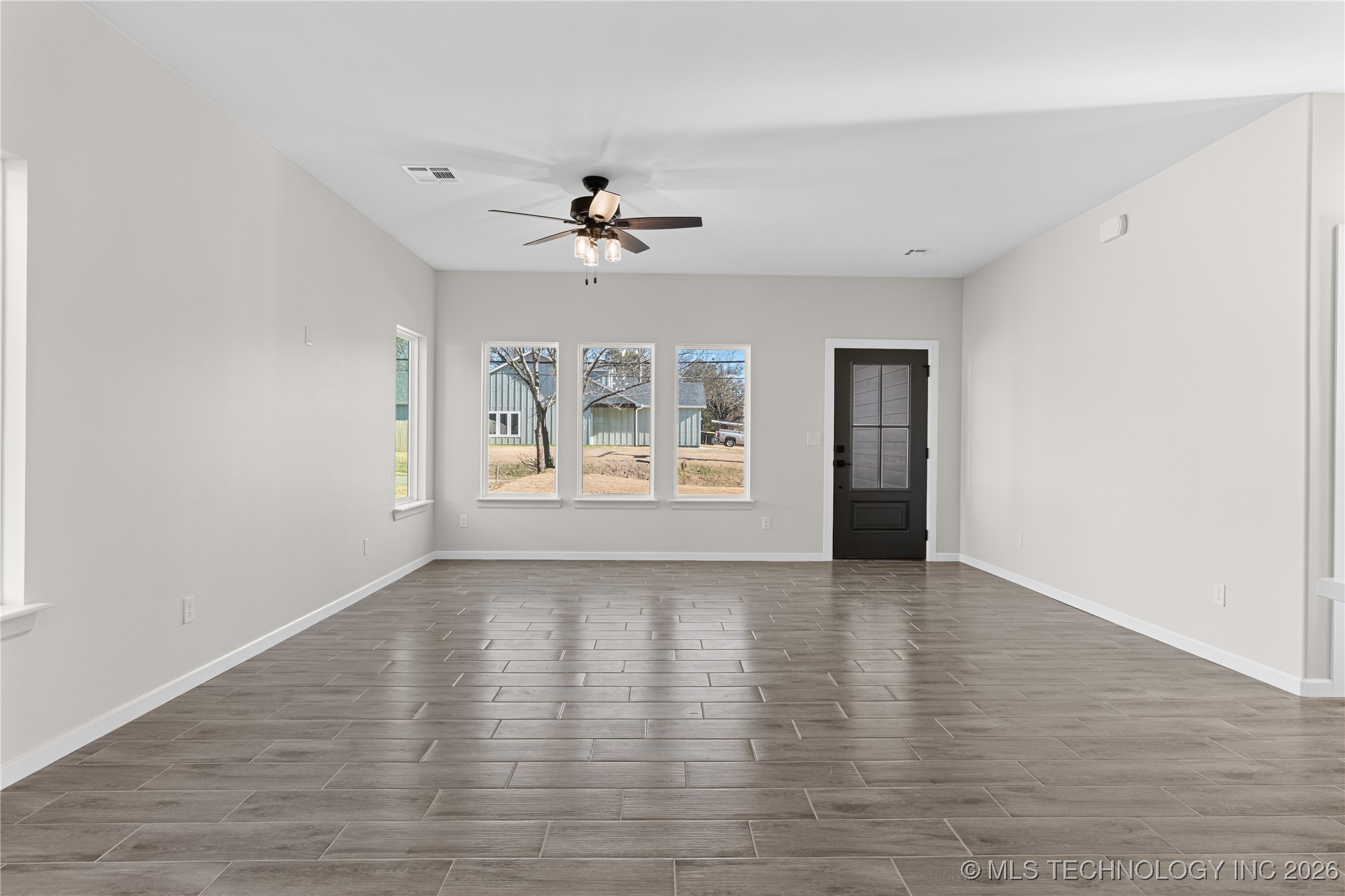 524 S Division Street Property Photo 5