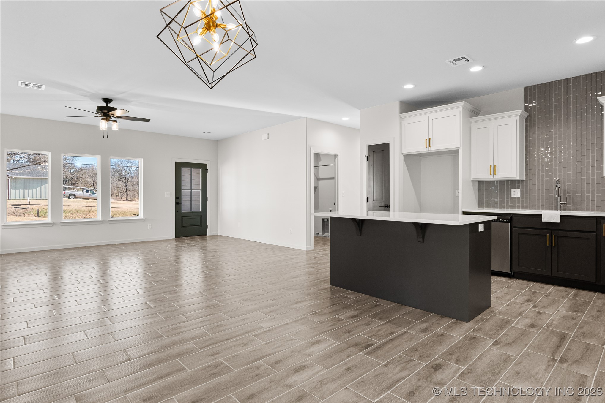 524 S Division Street Property Photo 6