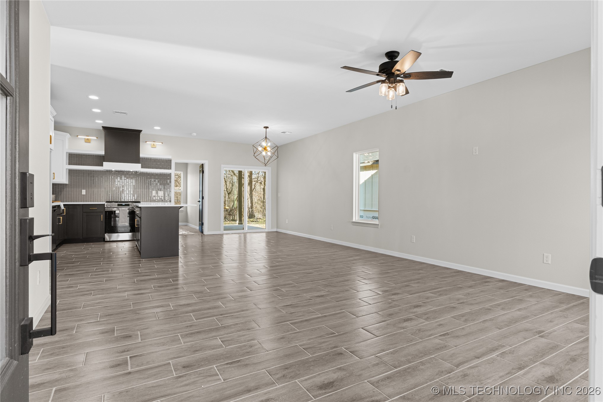 524 S Division Street Property Photo 7