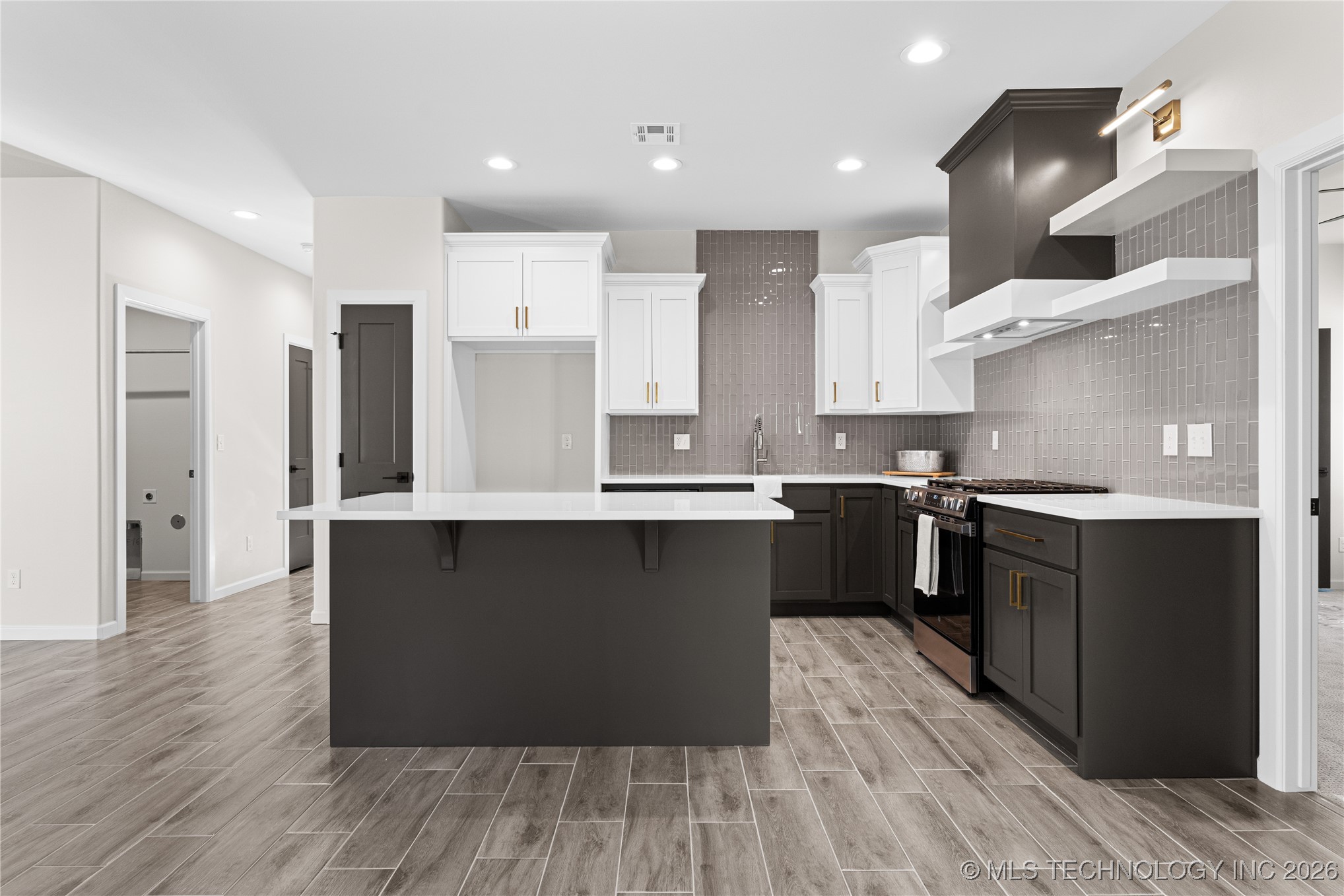 524 S Division Street Property Photo 8