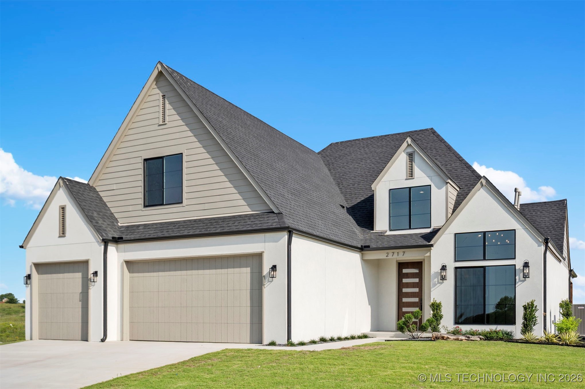 2717 E 134th Circle Property Photo 1