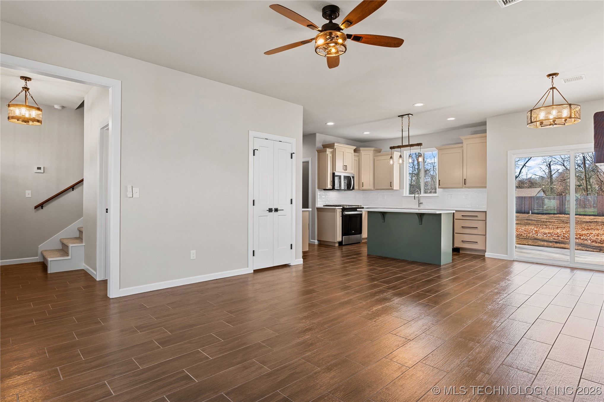 604 S Division Street Property Photo 11