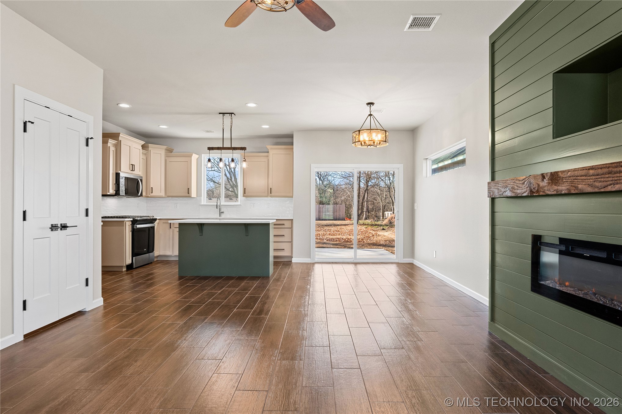 604 S Division Street Property Photo 18