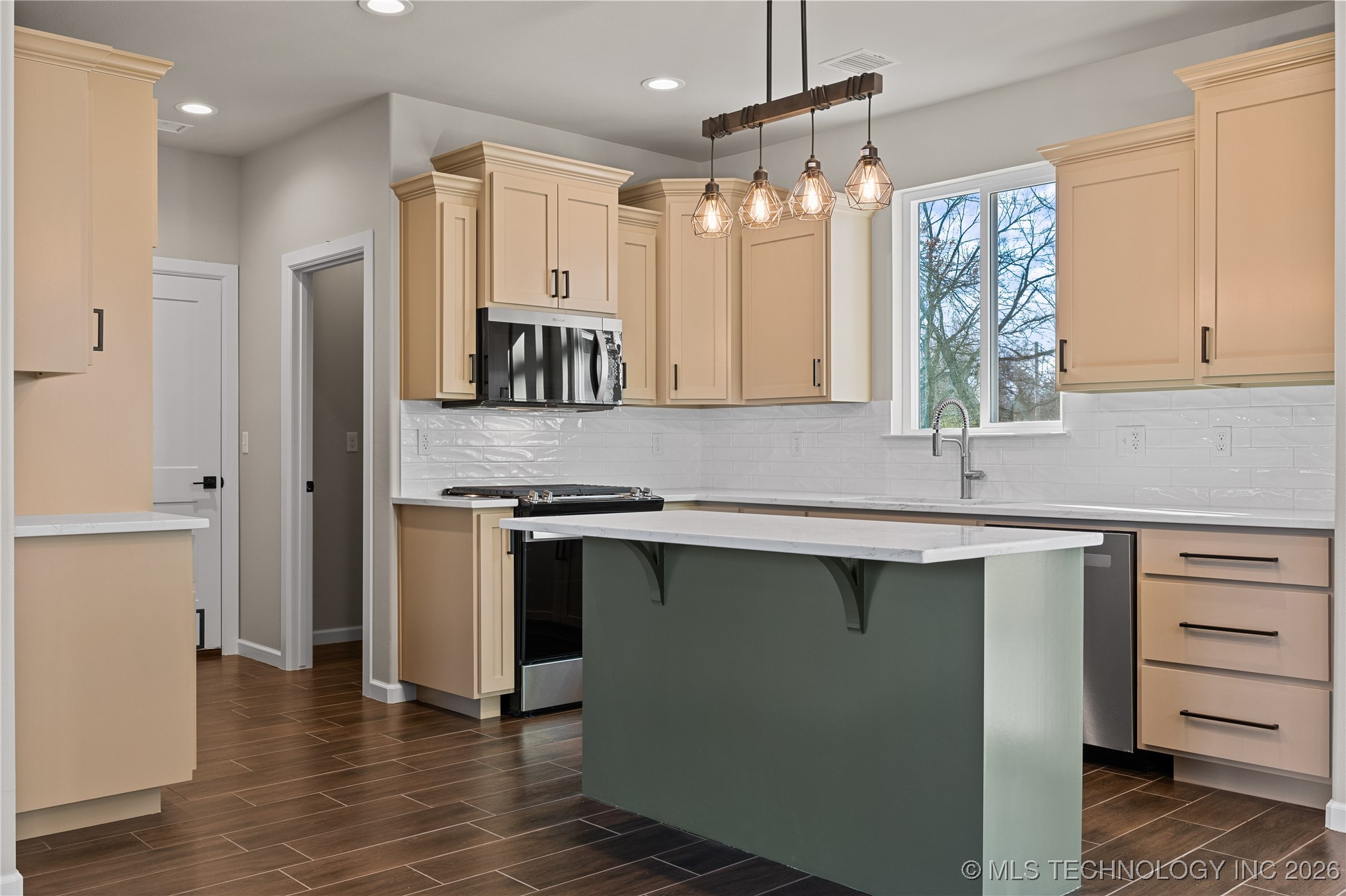 604 S Division Street Property Photo 20