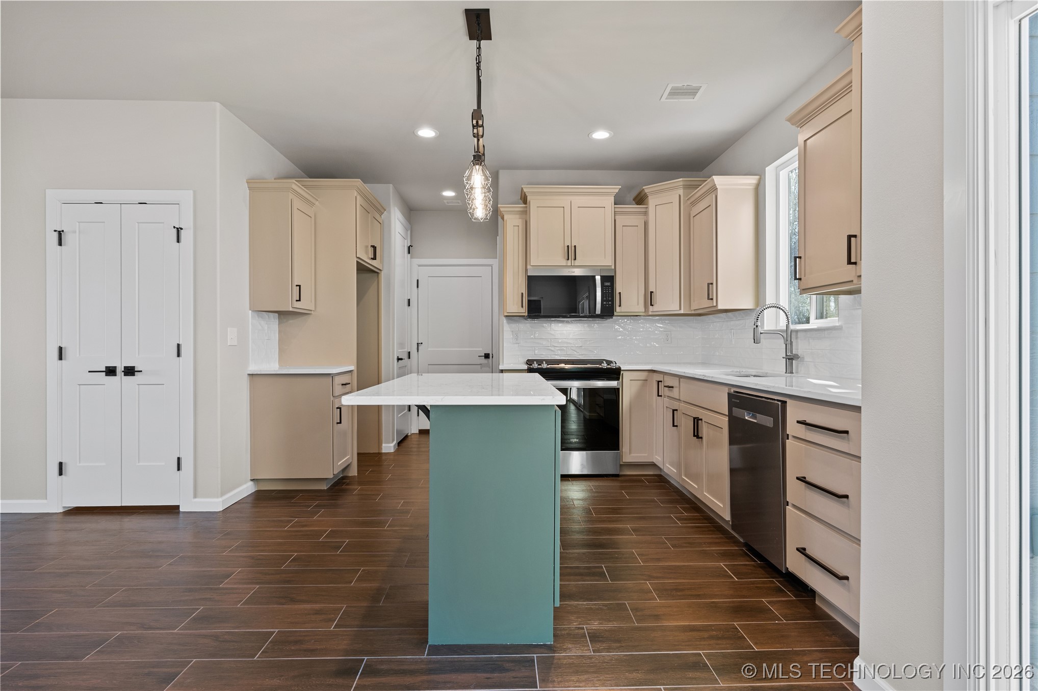 604 S Division Street Property Photo 22