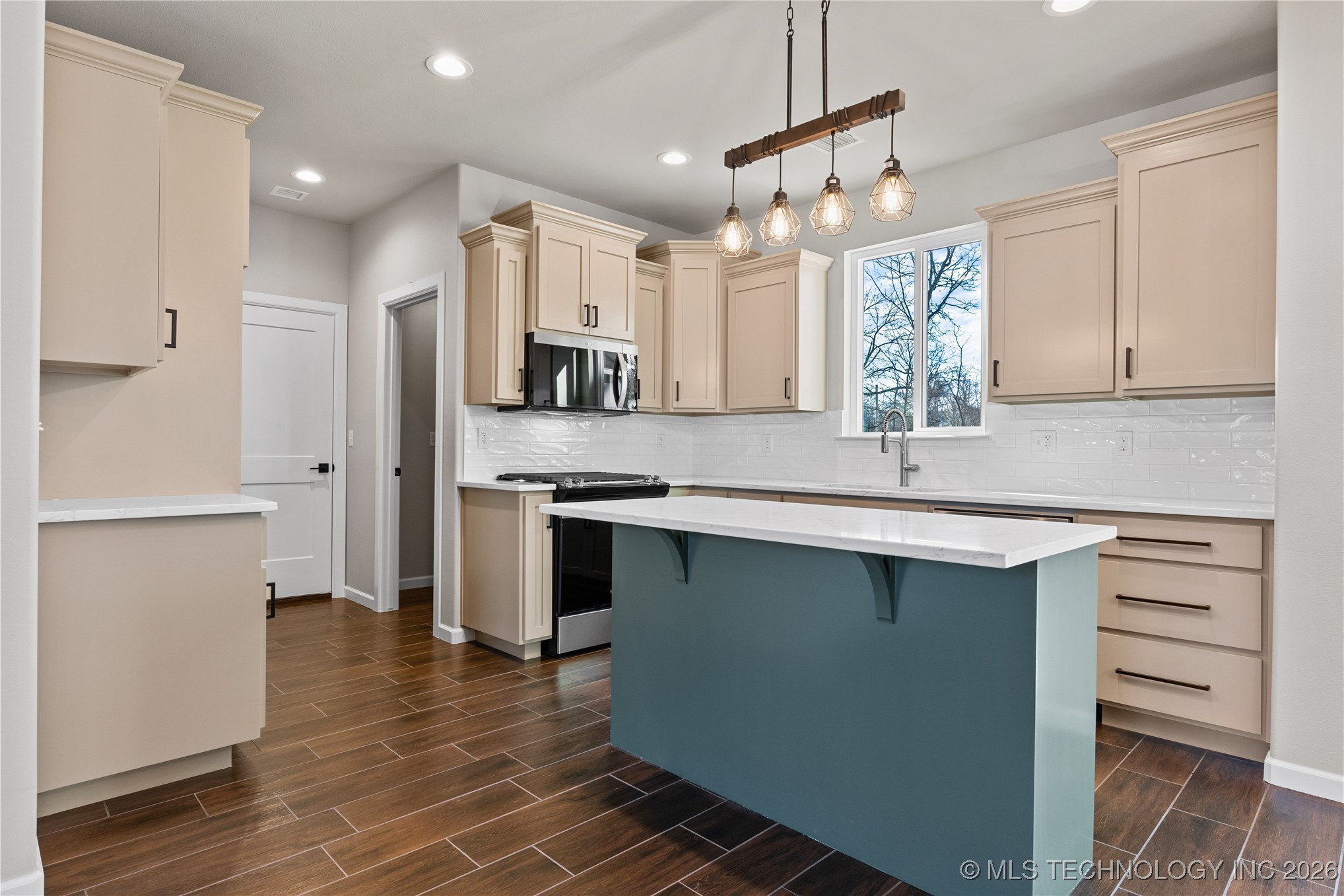 604 S Division Street Property Photo 23