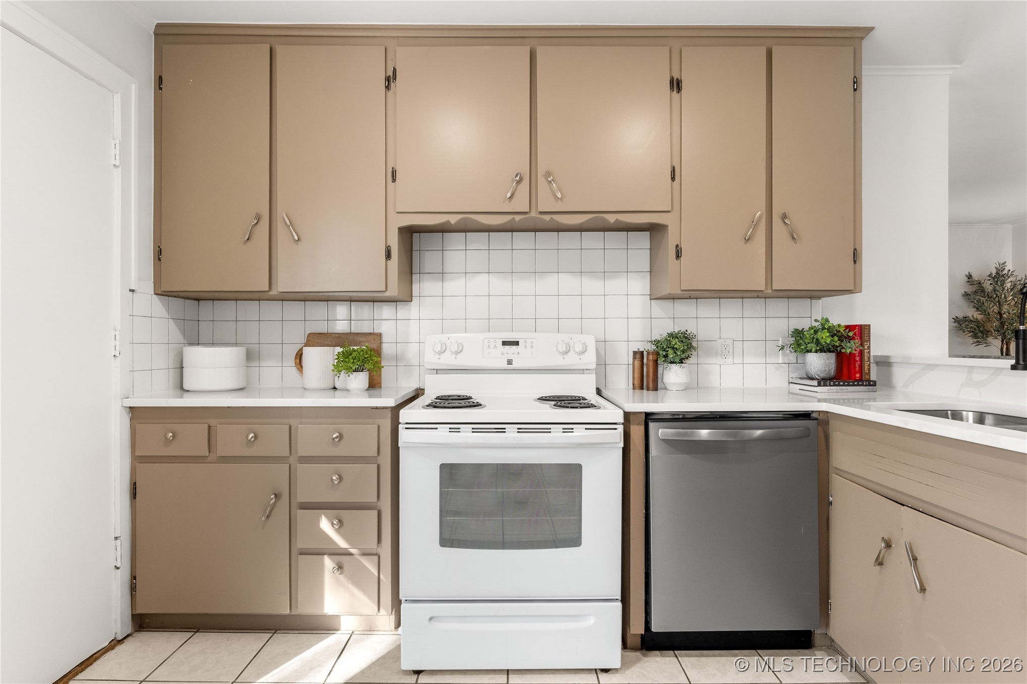 5766 E 25th Place Property Photo 27