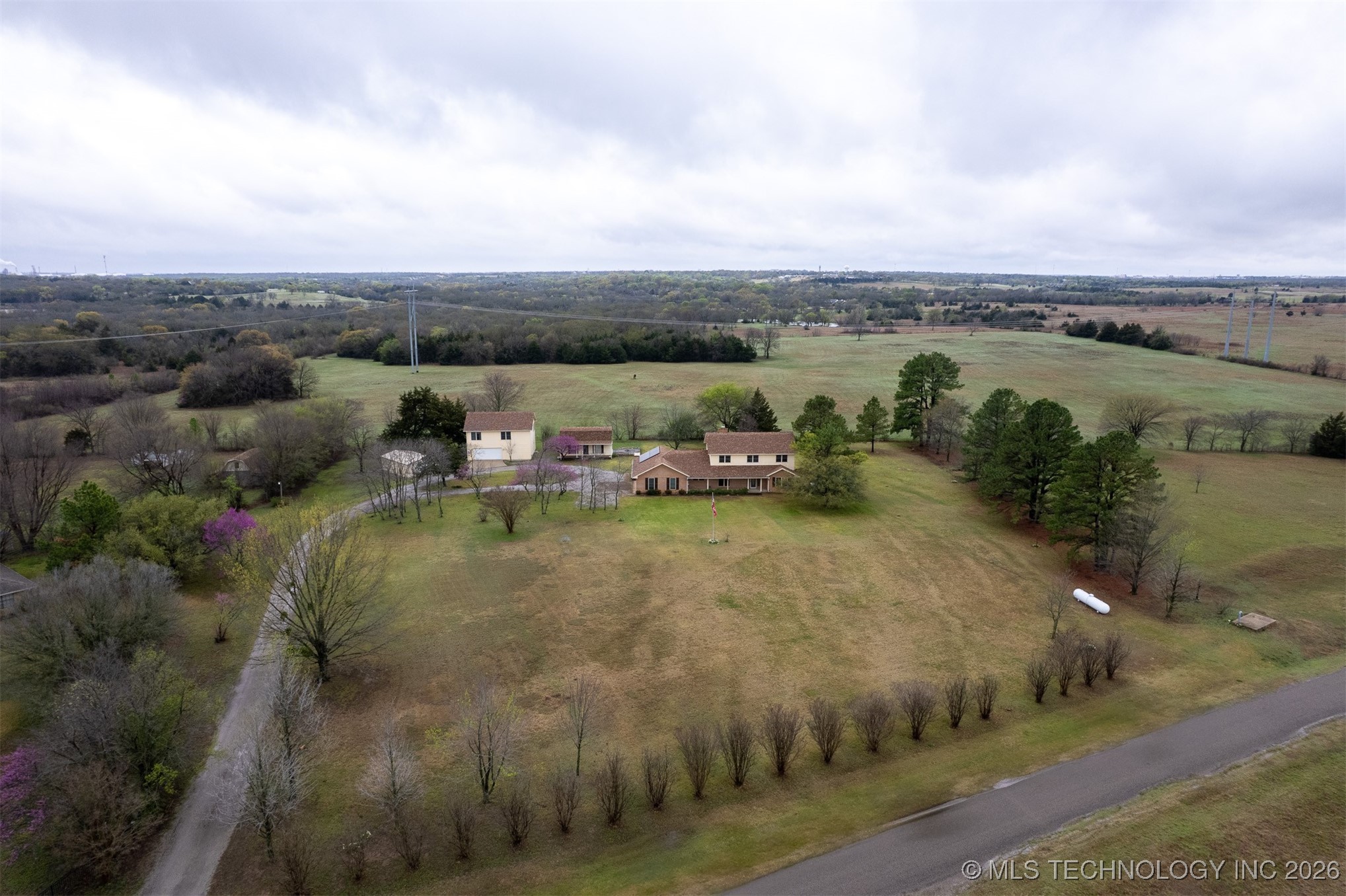 575 Majestic Hills Property Photo 5