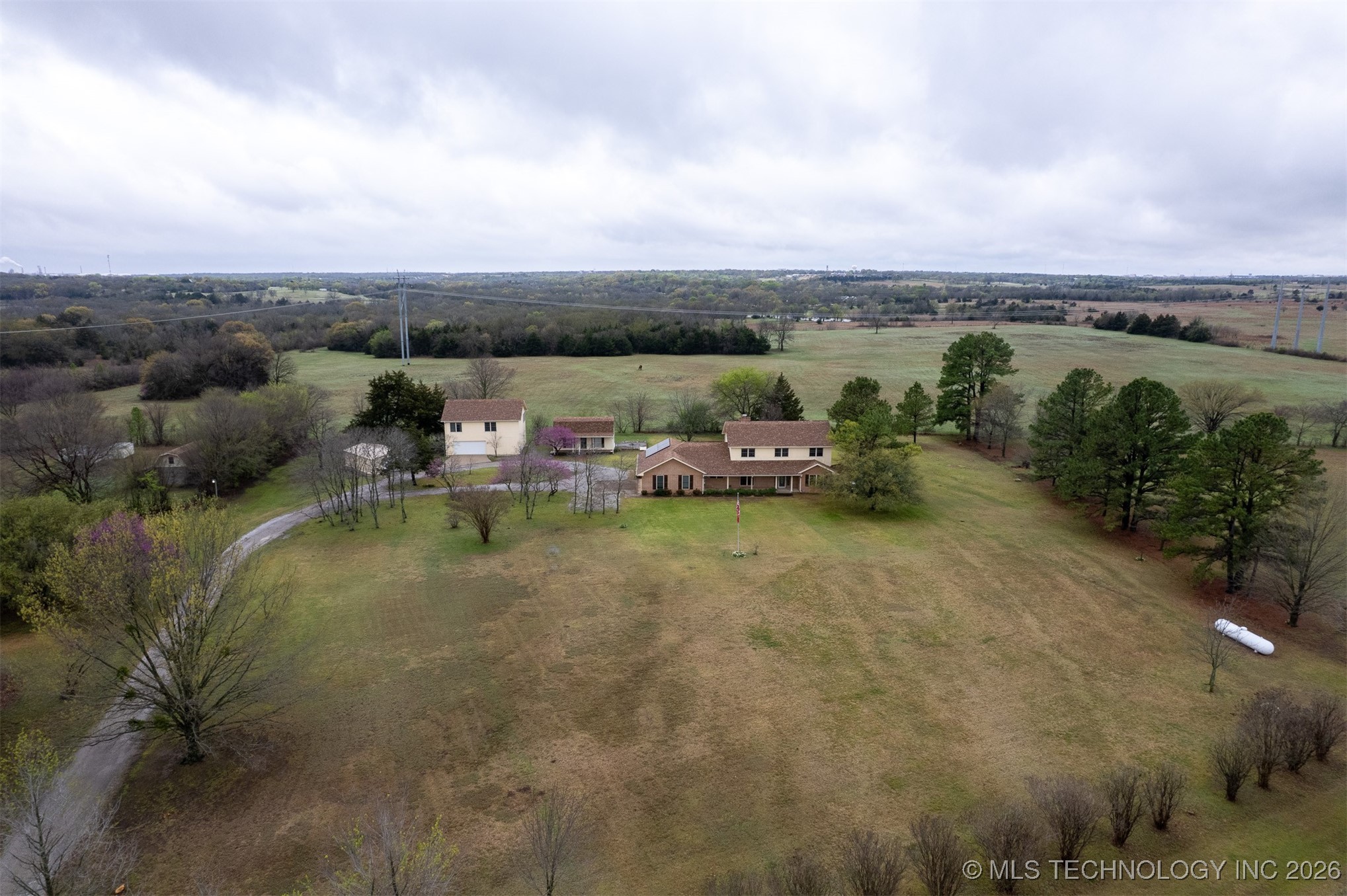 575 Majestic Hills Property Photo 9