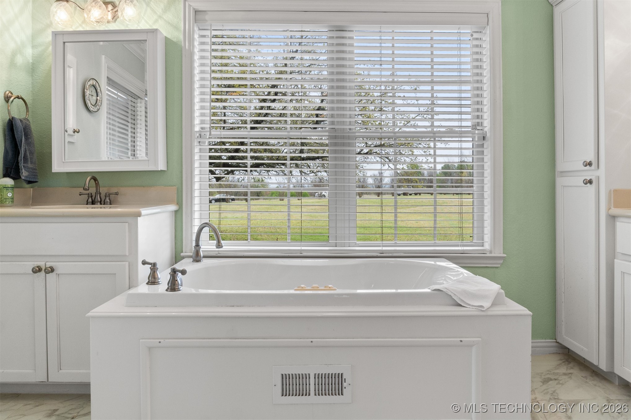 575 Majestic Hills Property Photo 35