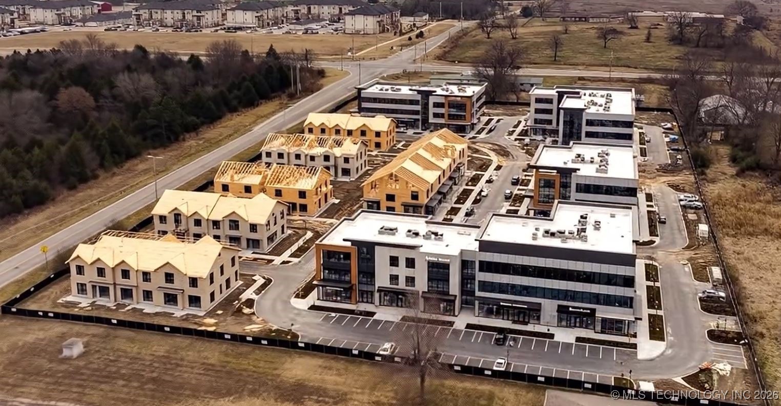 8021 E 86th Street North N Property Photo 3