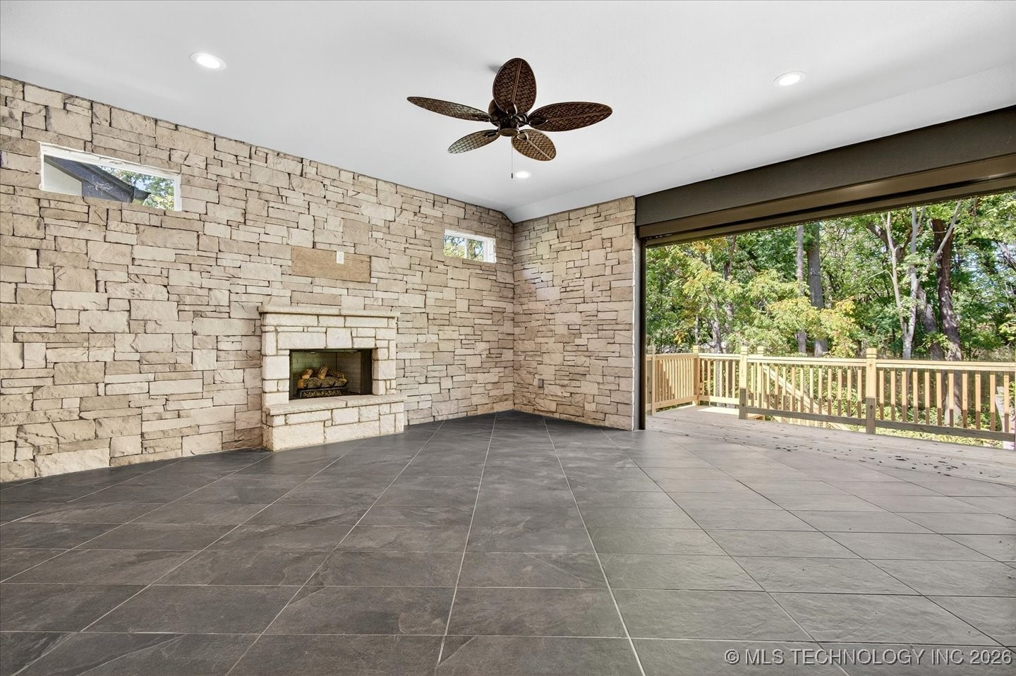 2010 Sheffield Lane Property Photo 22