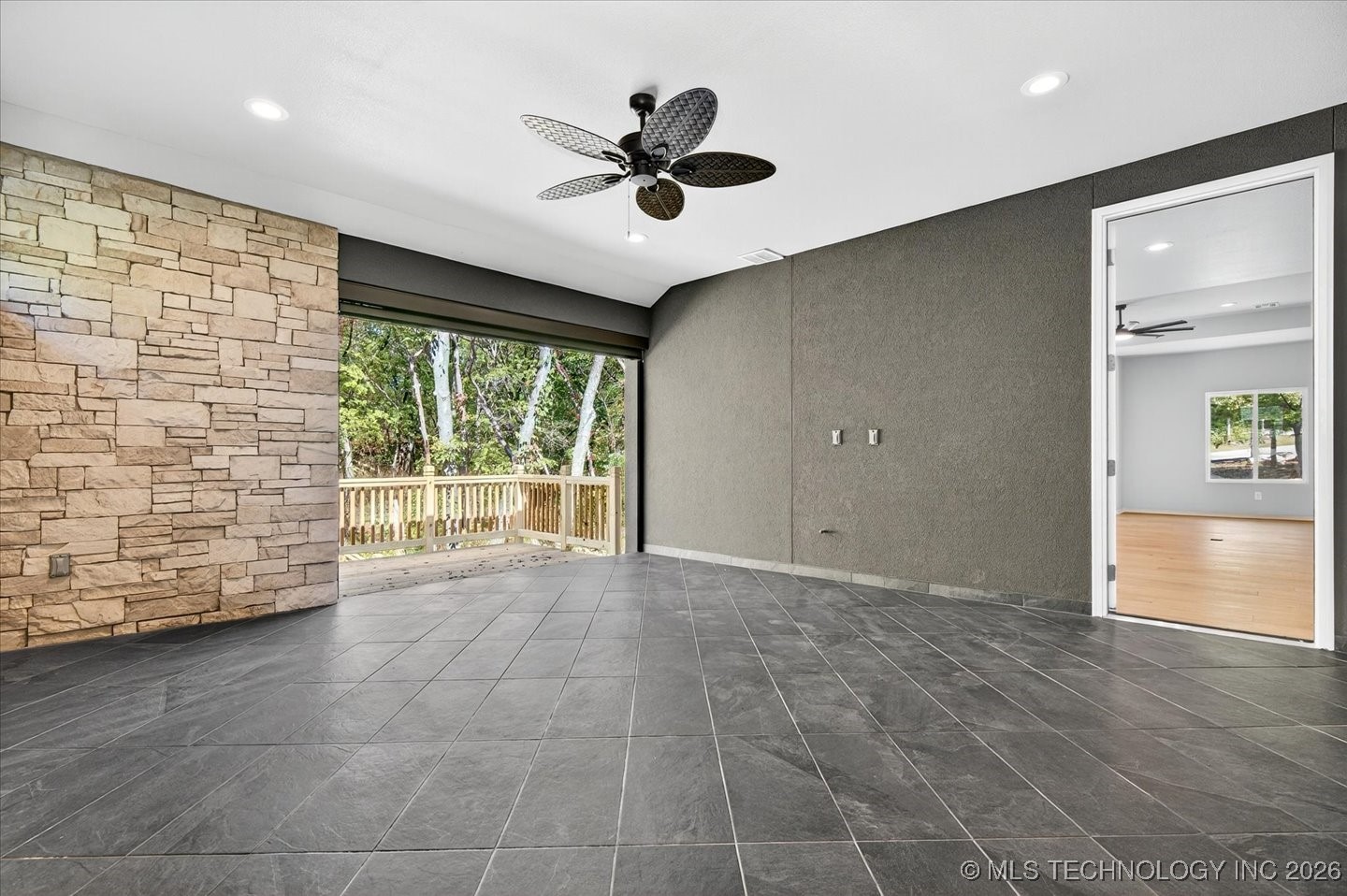 2010 Sheffield Lane Property Photo 23