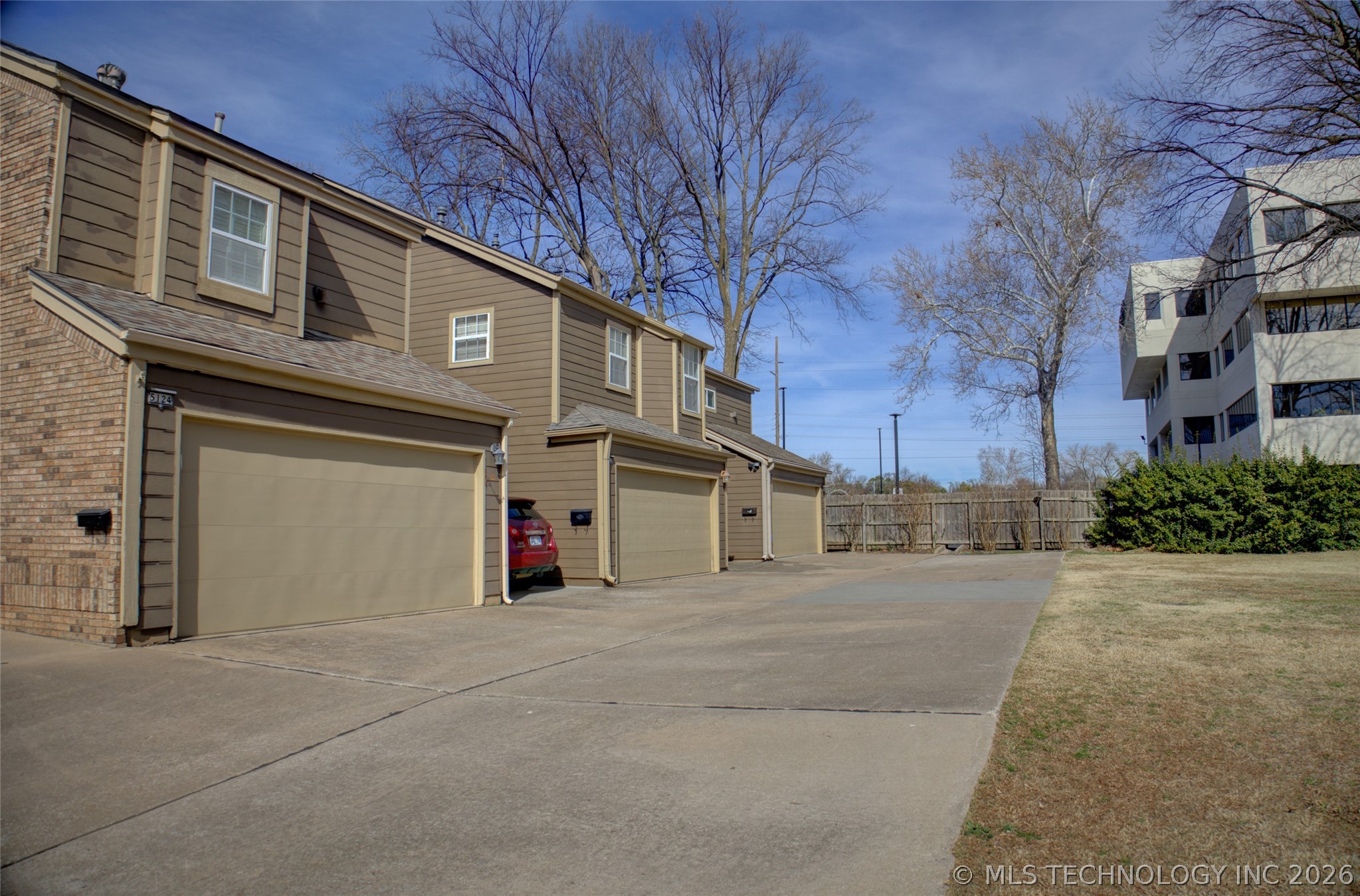 5120 S Columbia Court Property Photo 4