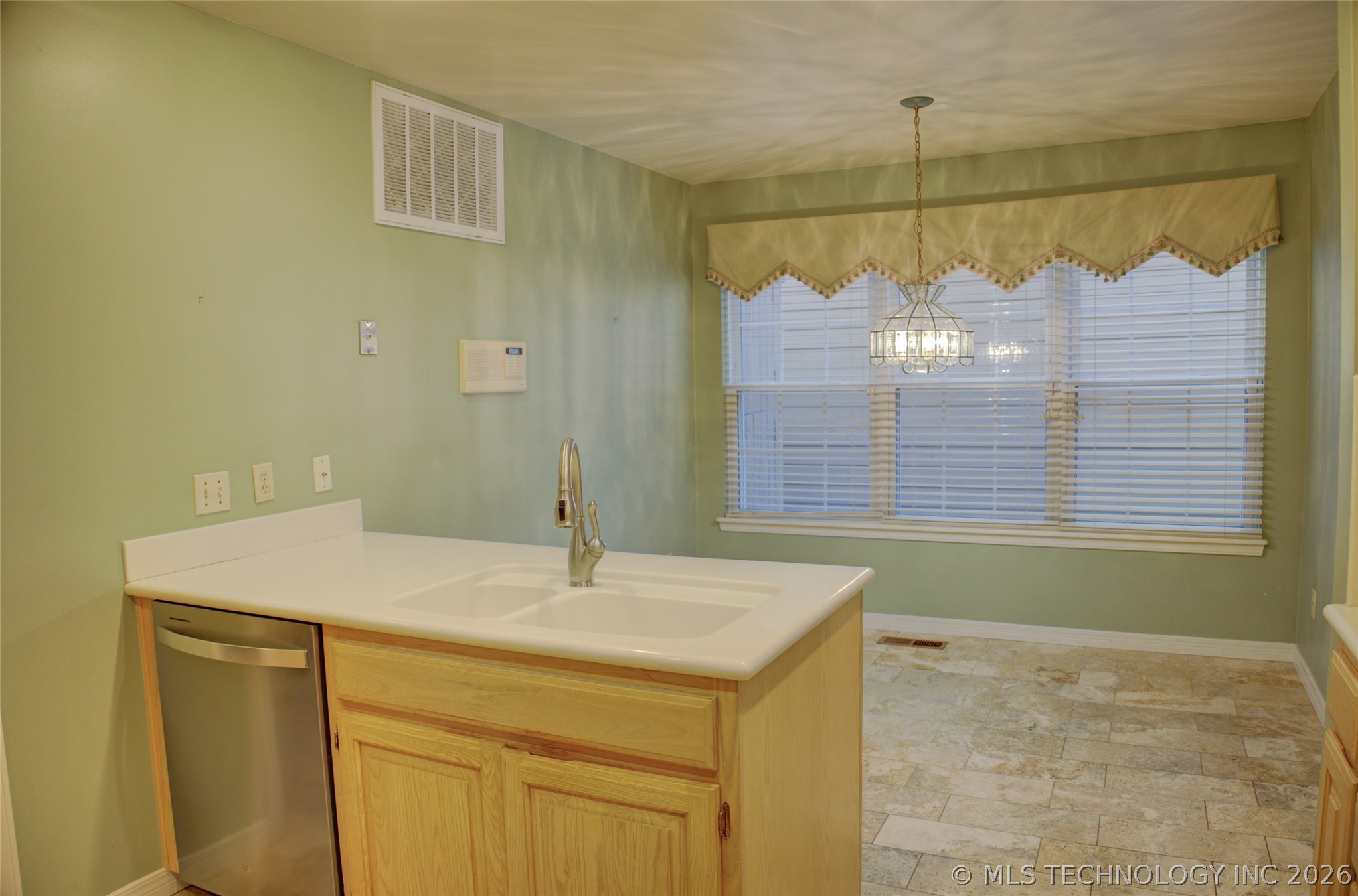 5120 S Columbia Court Property Photo 19