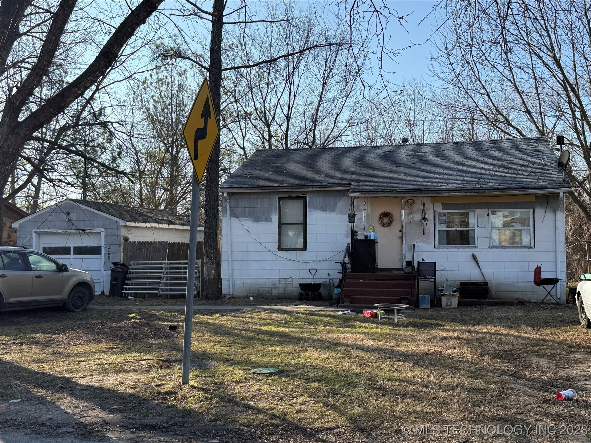 2105 S Johnstone Avenue Property Photo 1