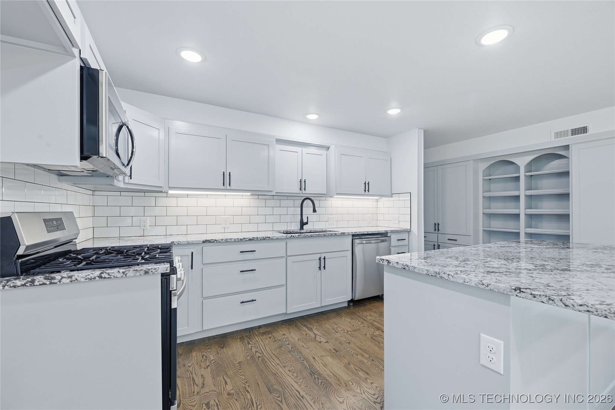 2850 Park Street Property Photo 7