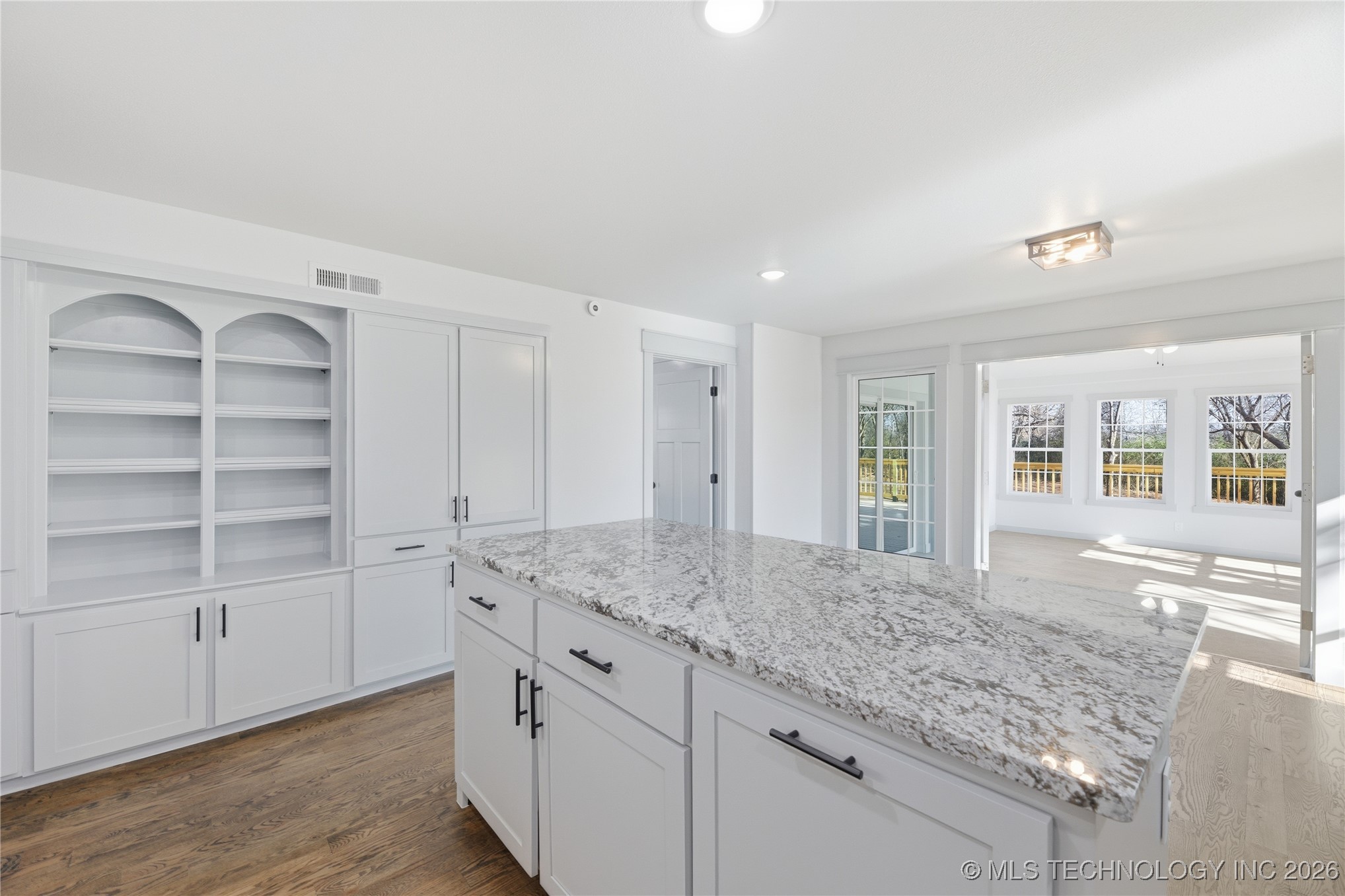 2850 Park Street Property Photo 9