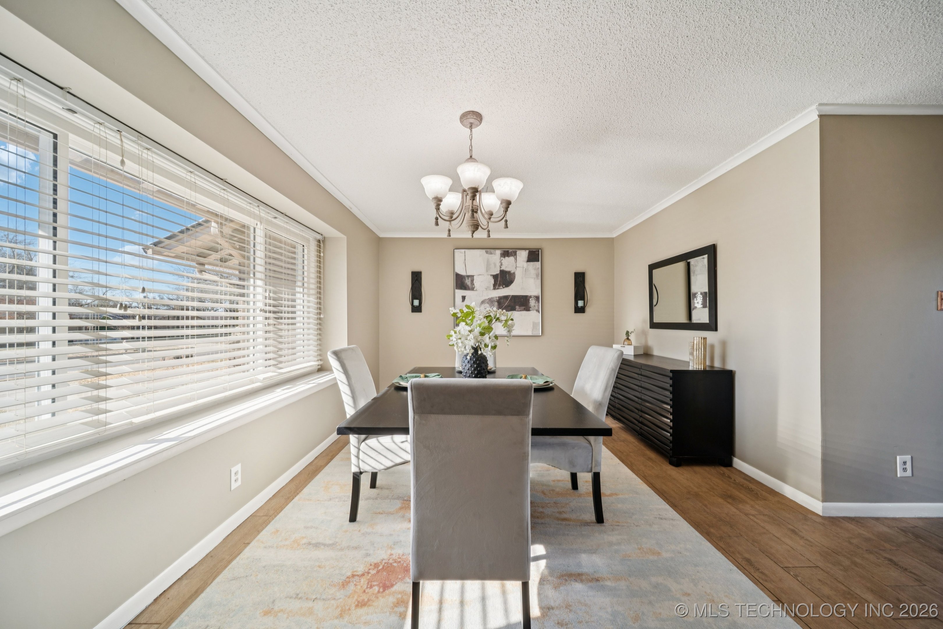 3821 E 56th Street Property Photo 2