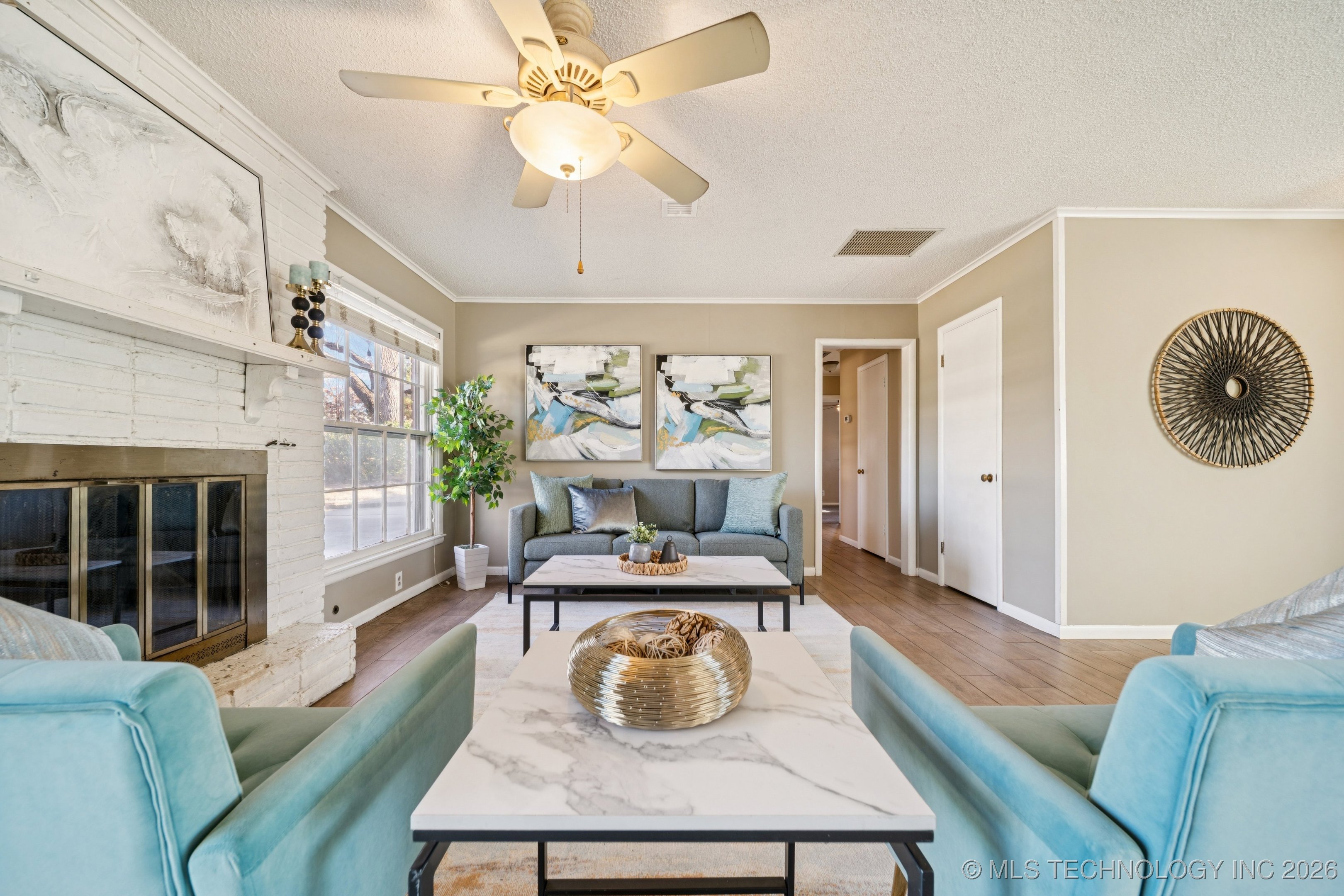 3821 E 56th Street Property Photo 3