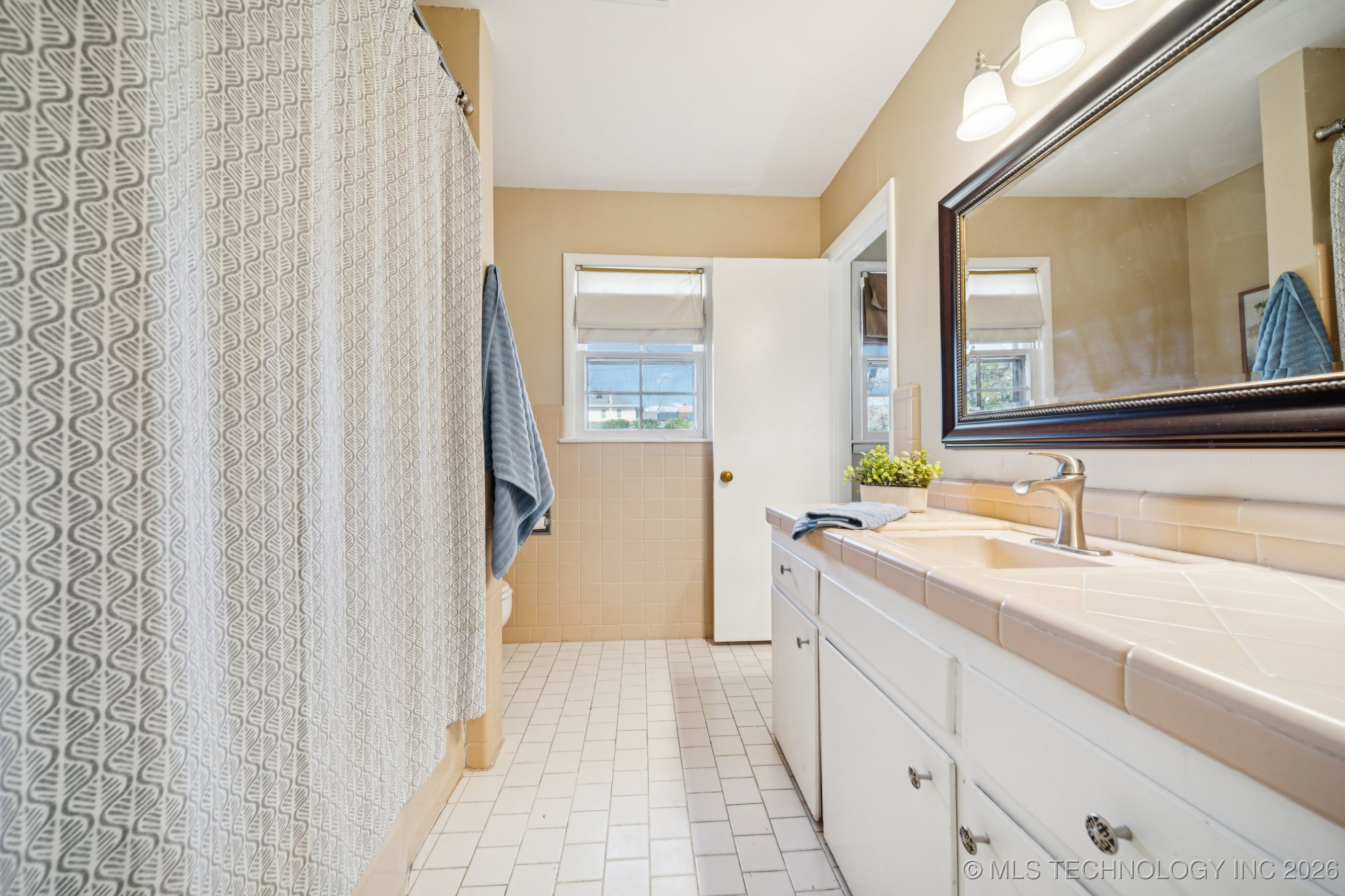 3821 E 56th Street Property Photo 13