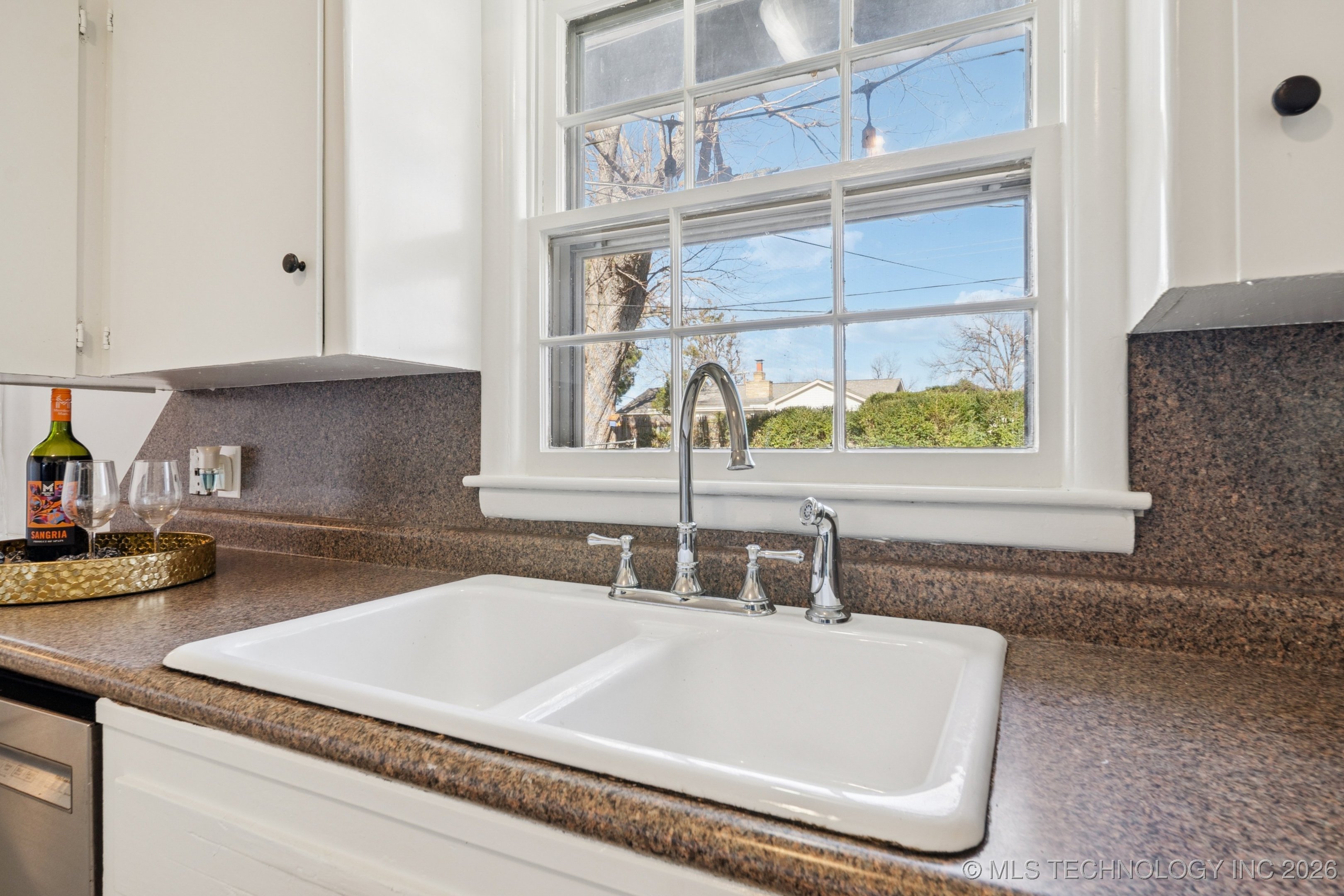 3821 E 56th Street Property Photo 14