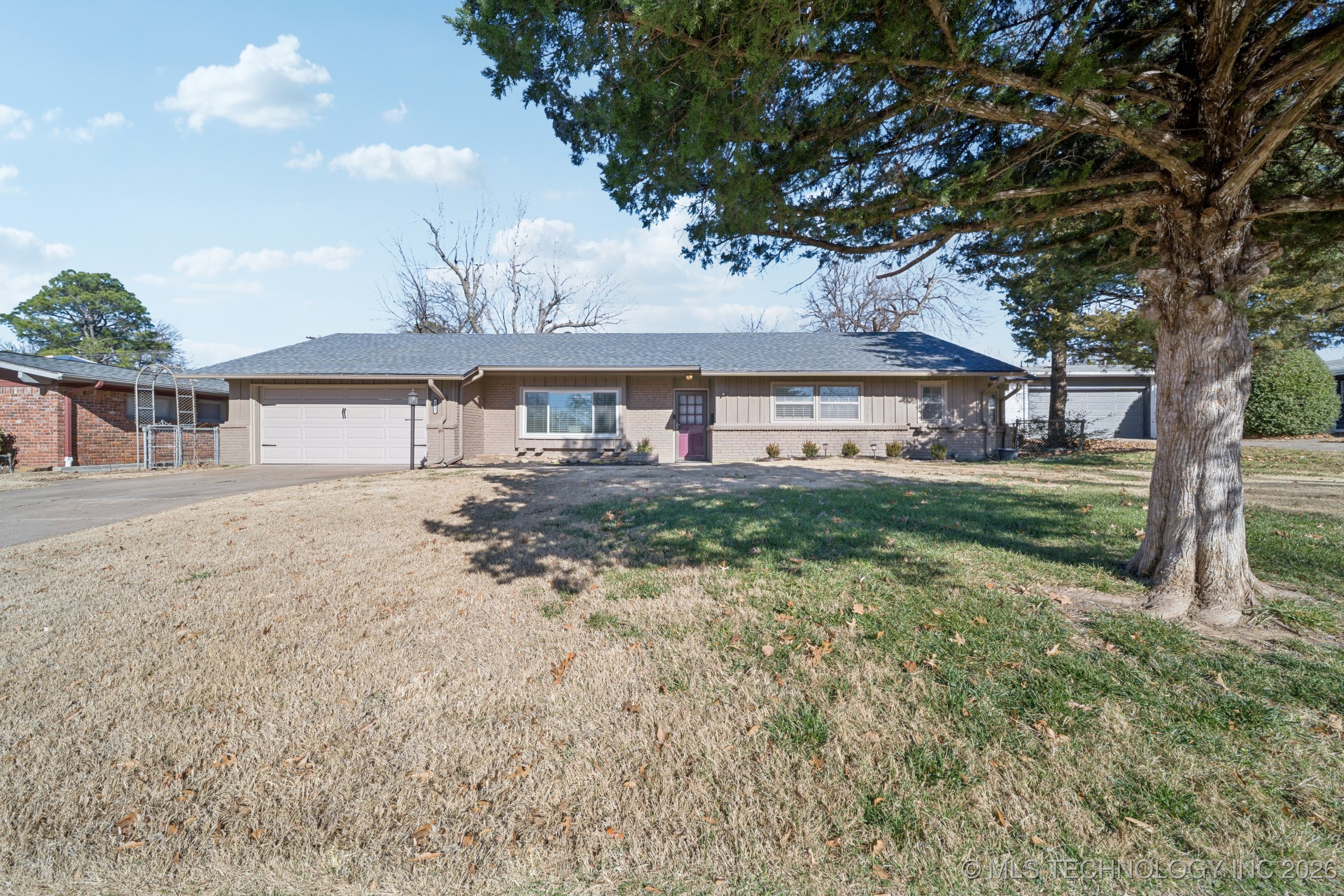 3821 E 56th Street Property Photo 33